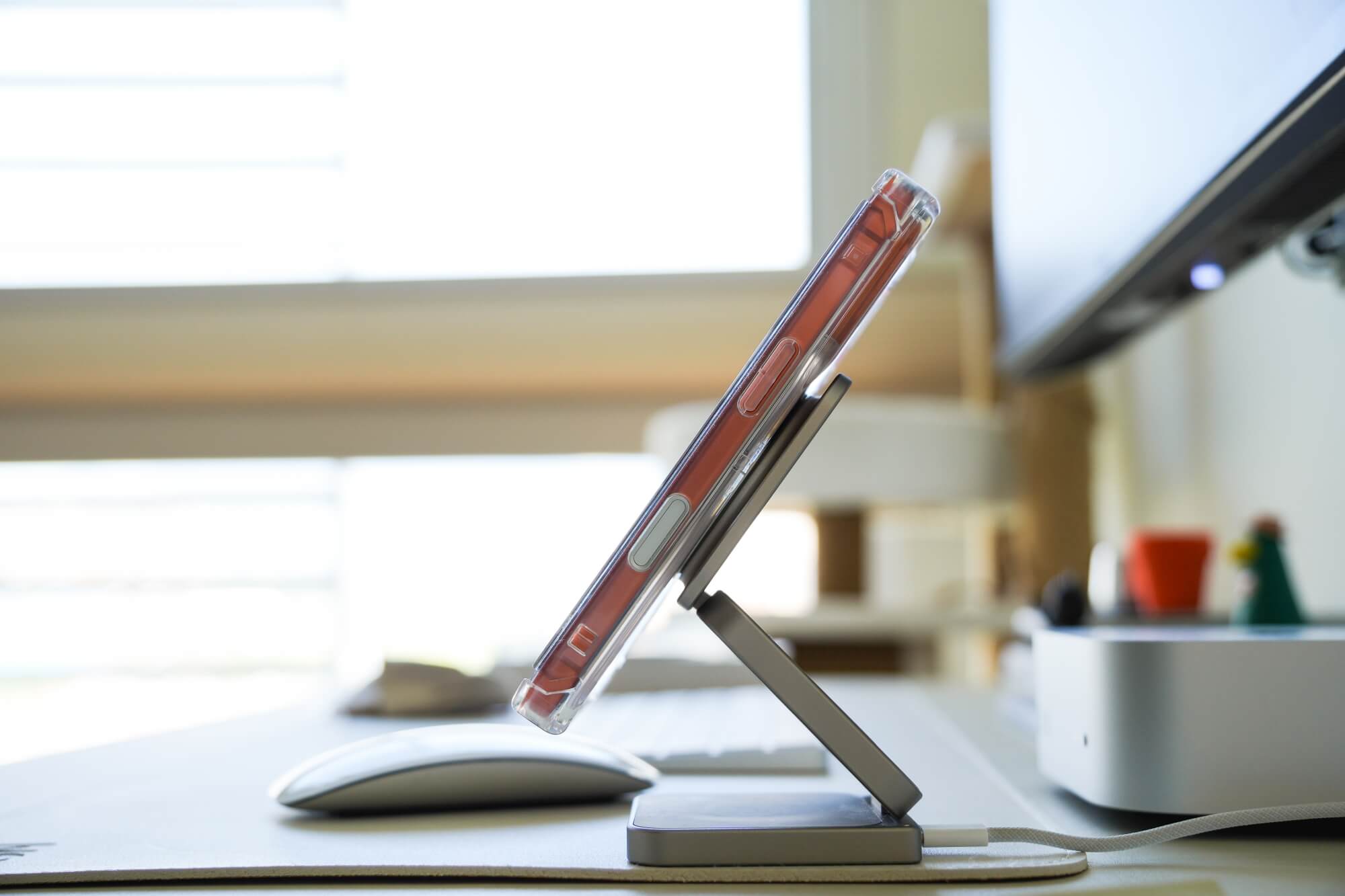 Moxbii Mira Winks 鏡面旋轉支架系列：無蓋版支援磁吸充電