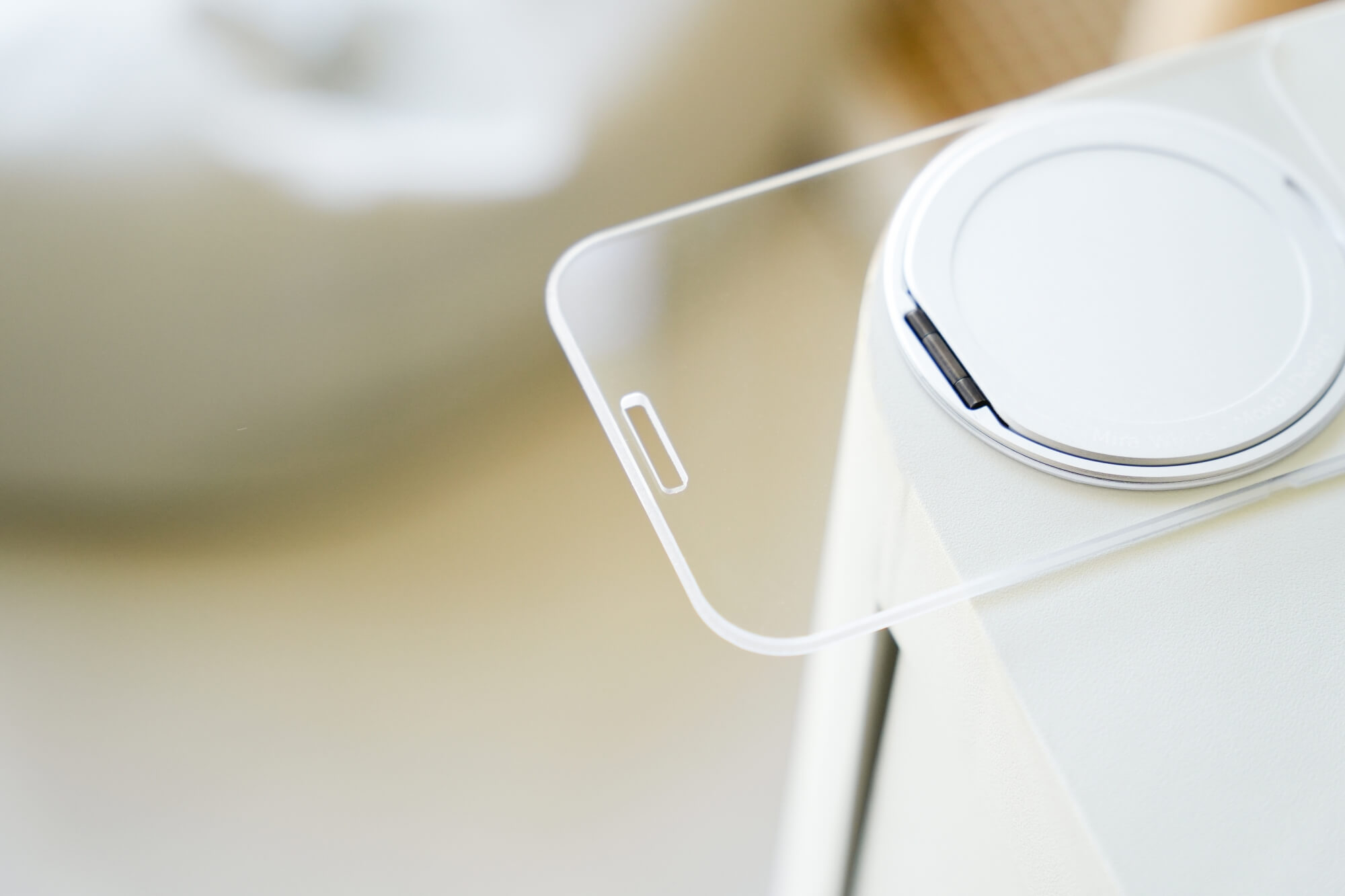 Moxbii 手機殼 iPhone 17 系列：獨立的掛片孔洞