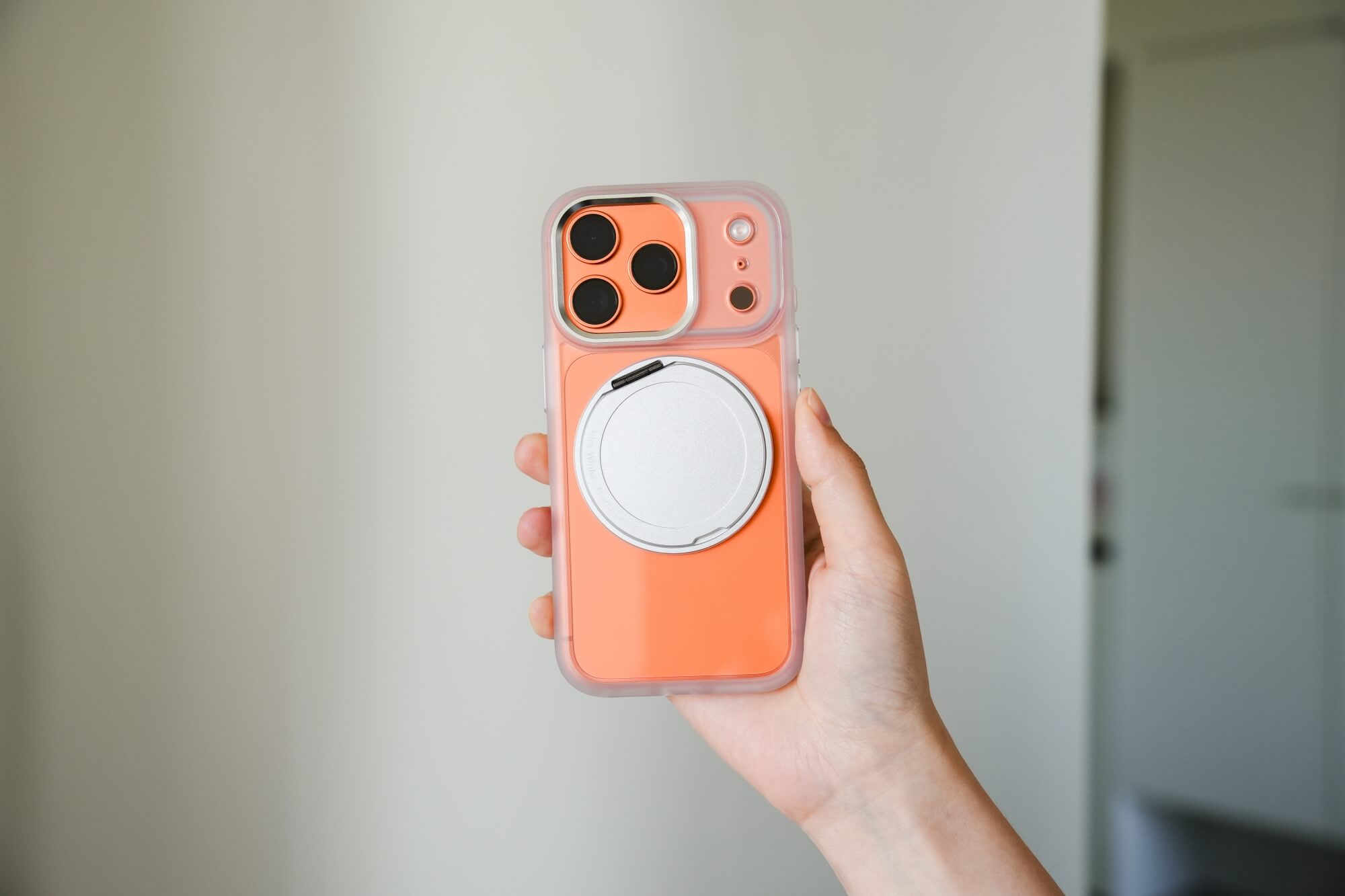 Moxbii YOI 手機殼 iPhone 17 系列：SGS 軍規防摔認證