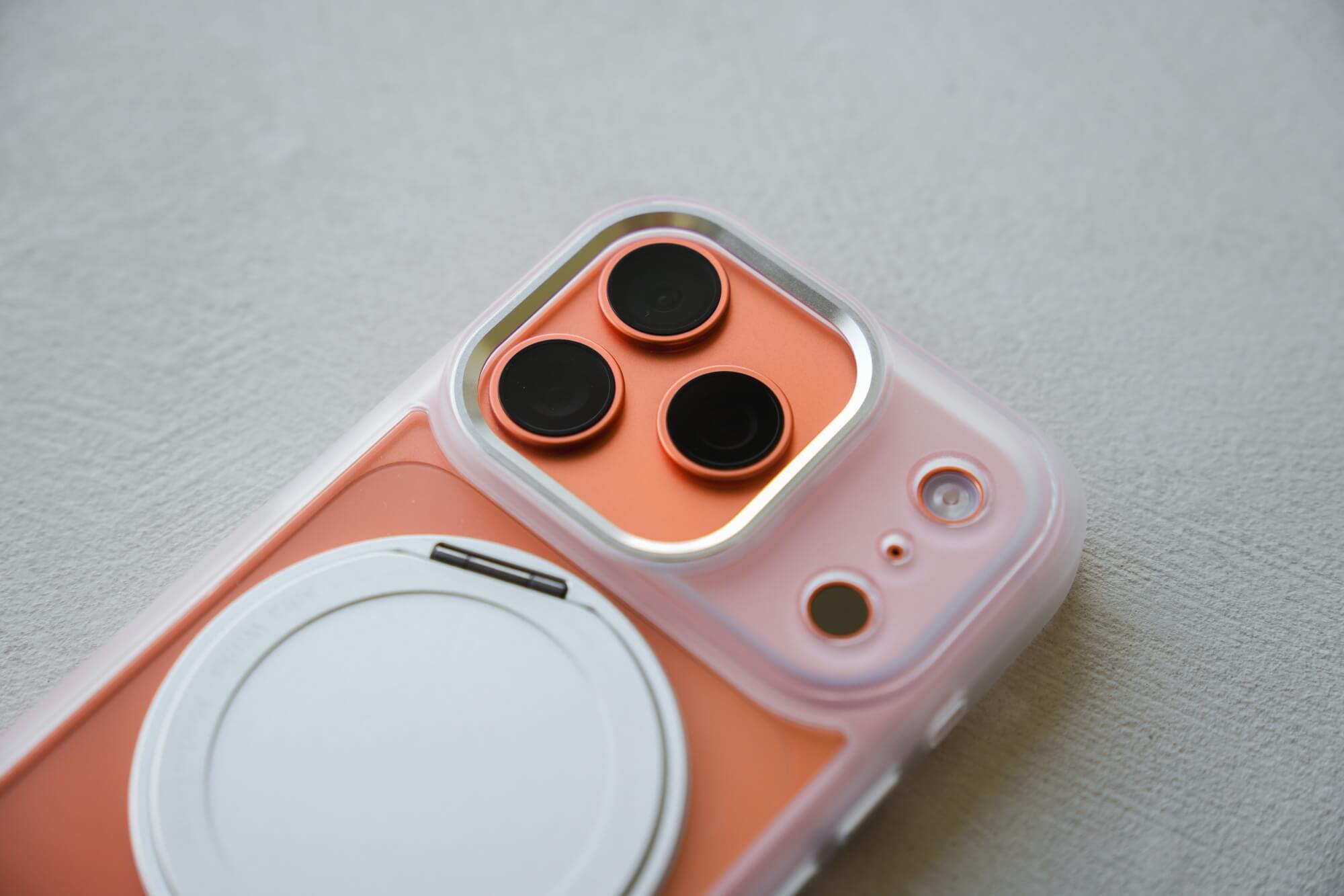 Moxbii YOI 手機殼 iPhone 17 系列：鋁合金鏡頭框與金屬按鍵