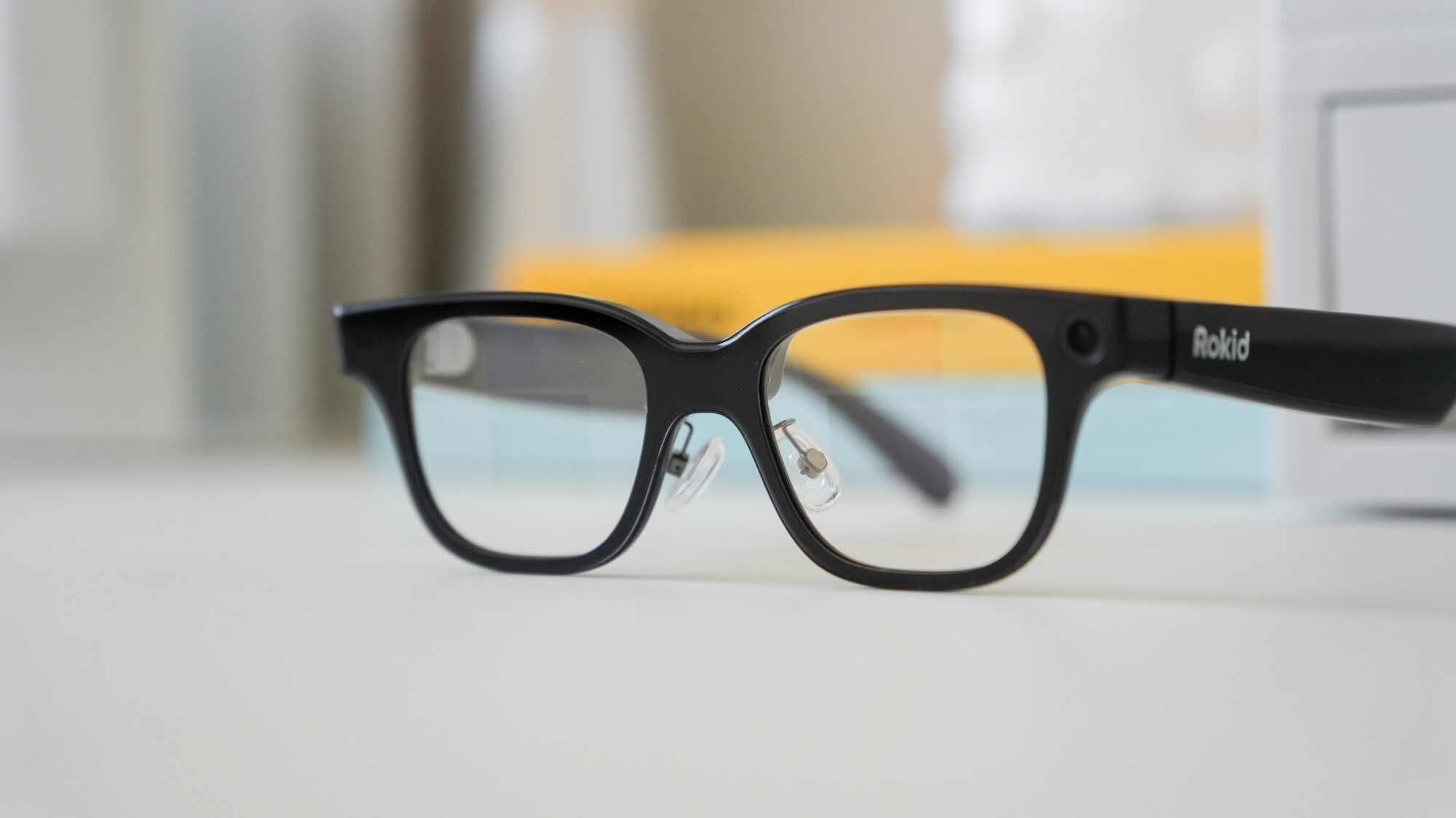 Rokid Glasses 樂奇 AI 智慧眼鏡開箱：1.7 毫米的超薄高強度鏡片