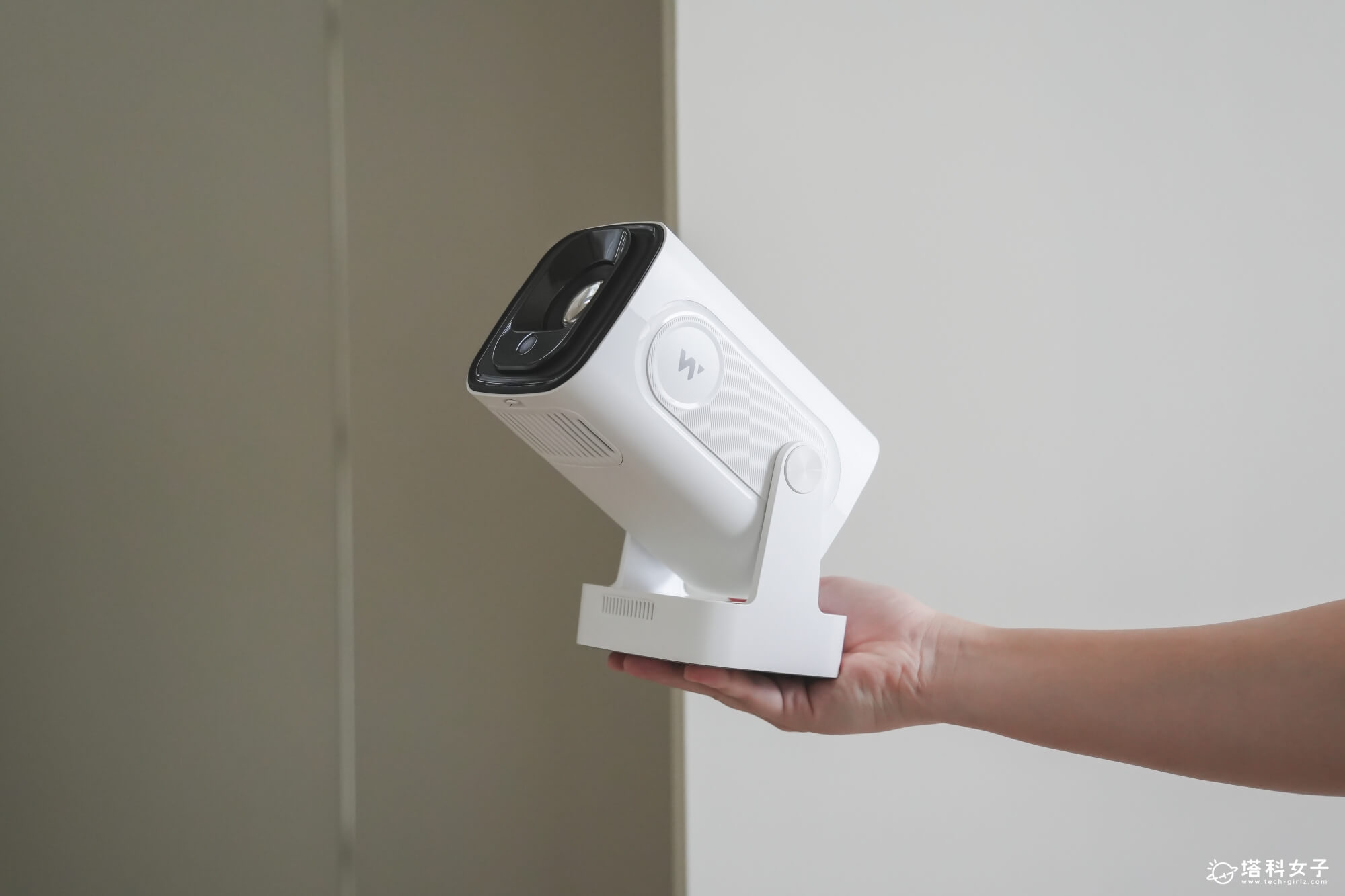 OVO Warpple LA5 投影機開箱：重量輕盈