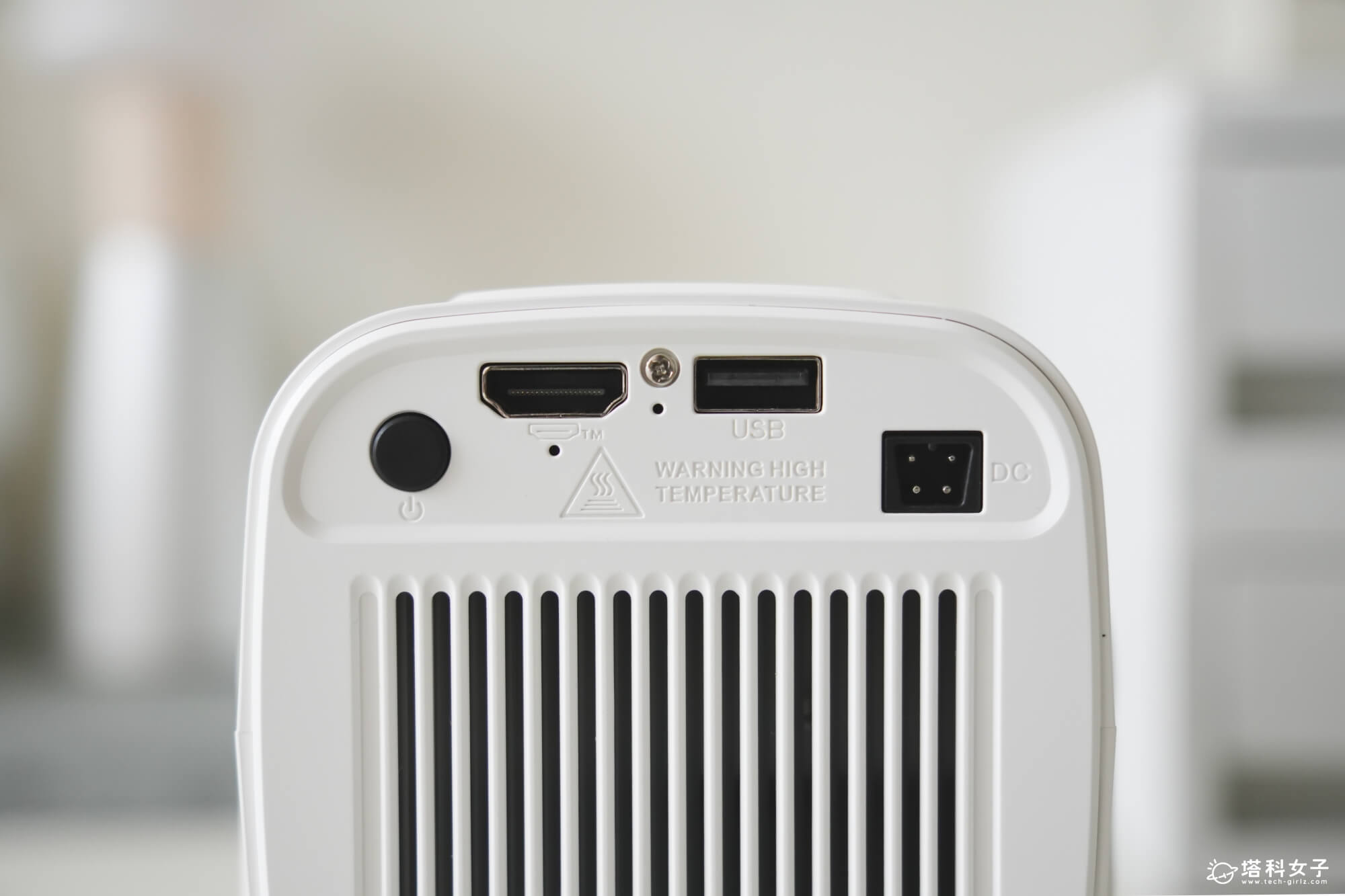 OVO Warpple LA5 投影機開箱：連接埠