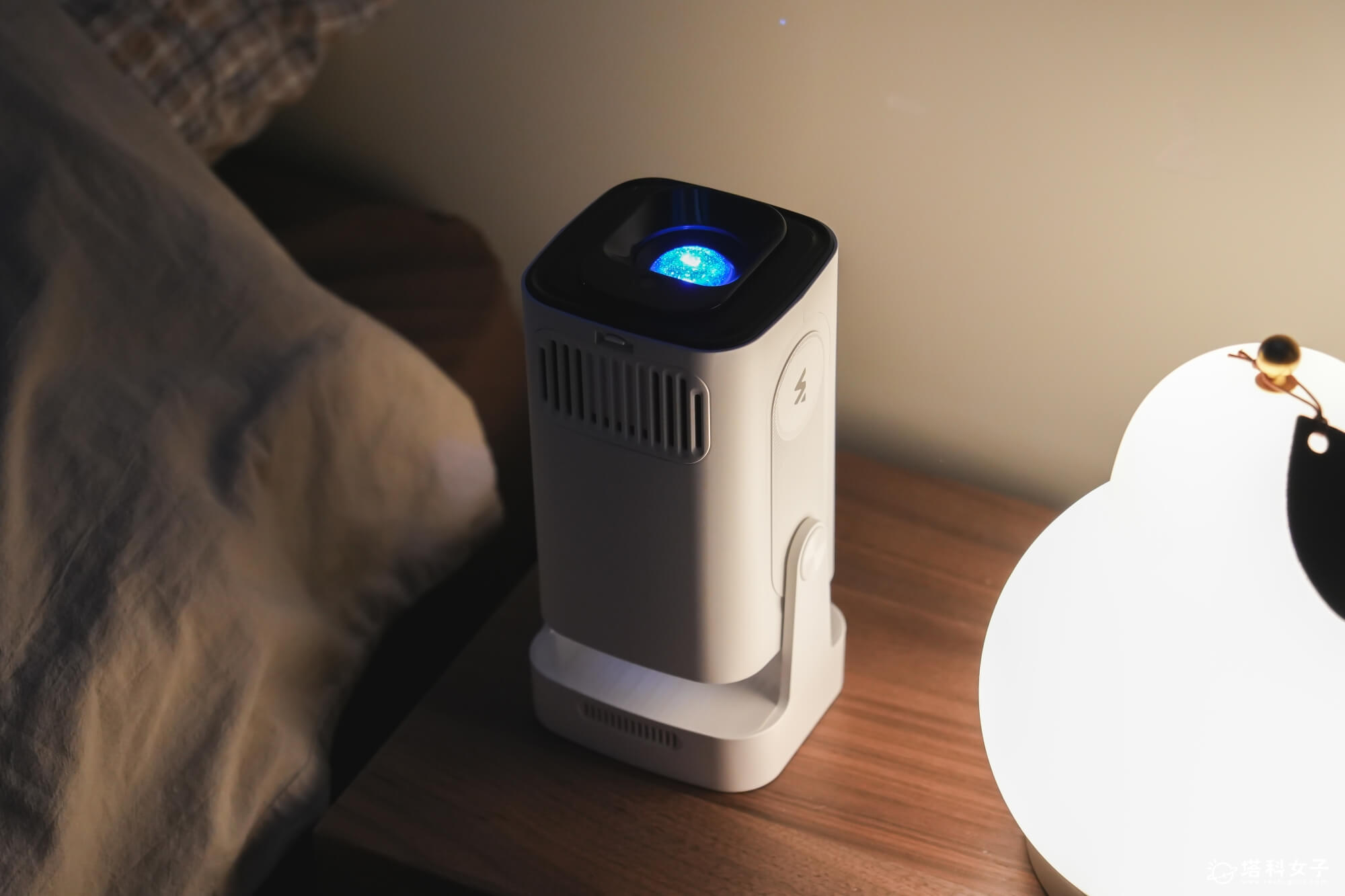 OVO Warpple LA5 投影機開箱：投影到天花板