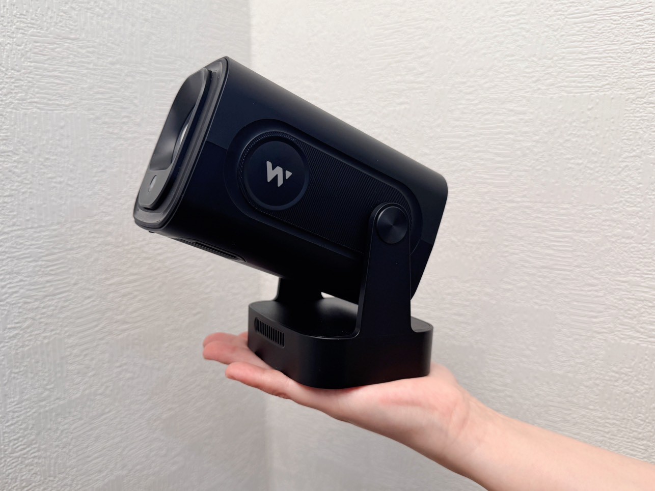 開箱 OVO Warpple LA5 輕巧行動投影機:1080P+自動對焦/梯校+百吋投影,價格卻超親民! - OVO, 投影機, 智慧投影機, 行動投影機 - 塔科女子