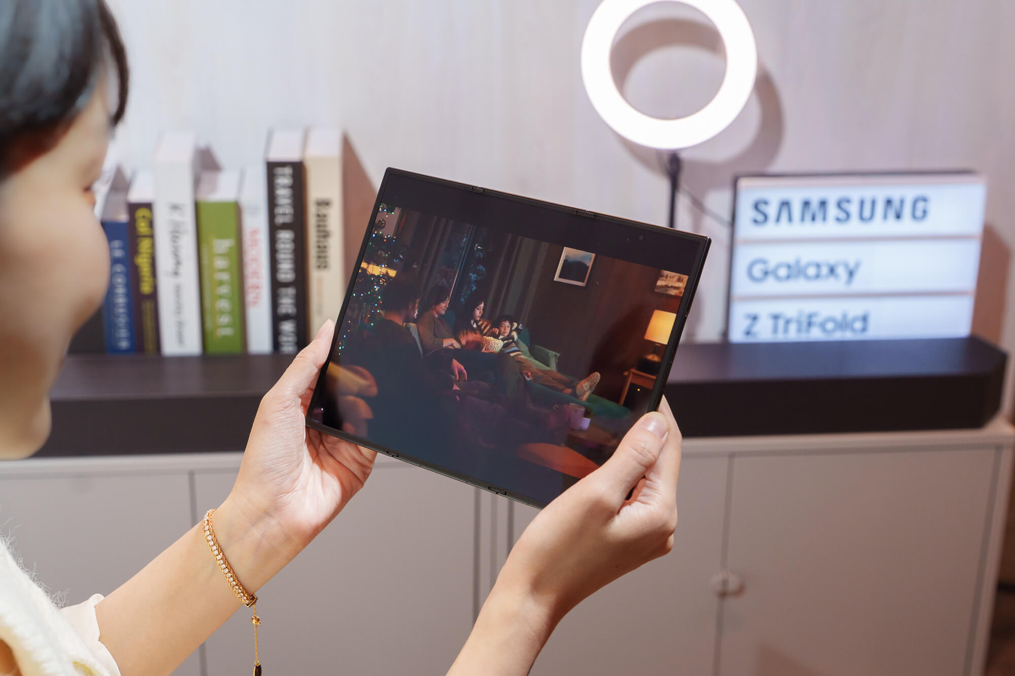 Samsung 三星首款「三摺疊旗艦 Galaxy Z TriFold」在台上市!完美體現工藝、效能與創意 - Galaxy AI, Galaxy Z TriFold, 摺疊智慧型手機 - 塔科女子