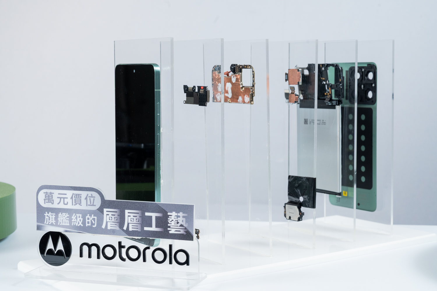 motorola edge 70 萬元價位,享旗艦級層層工藝。