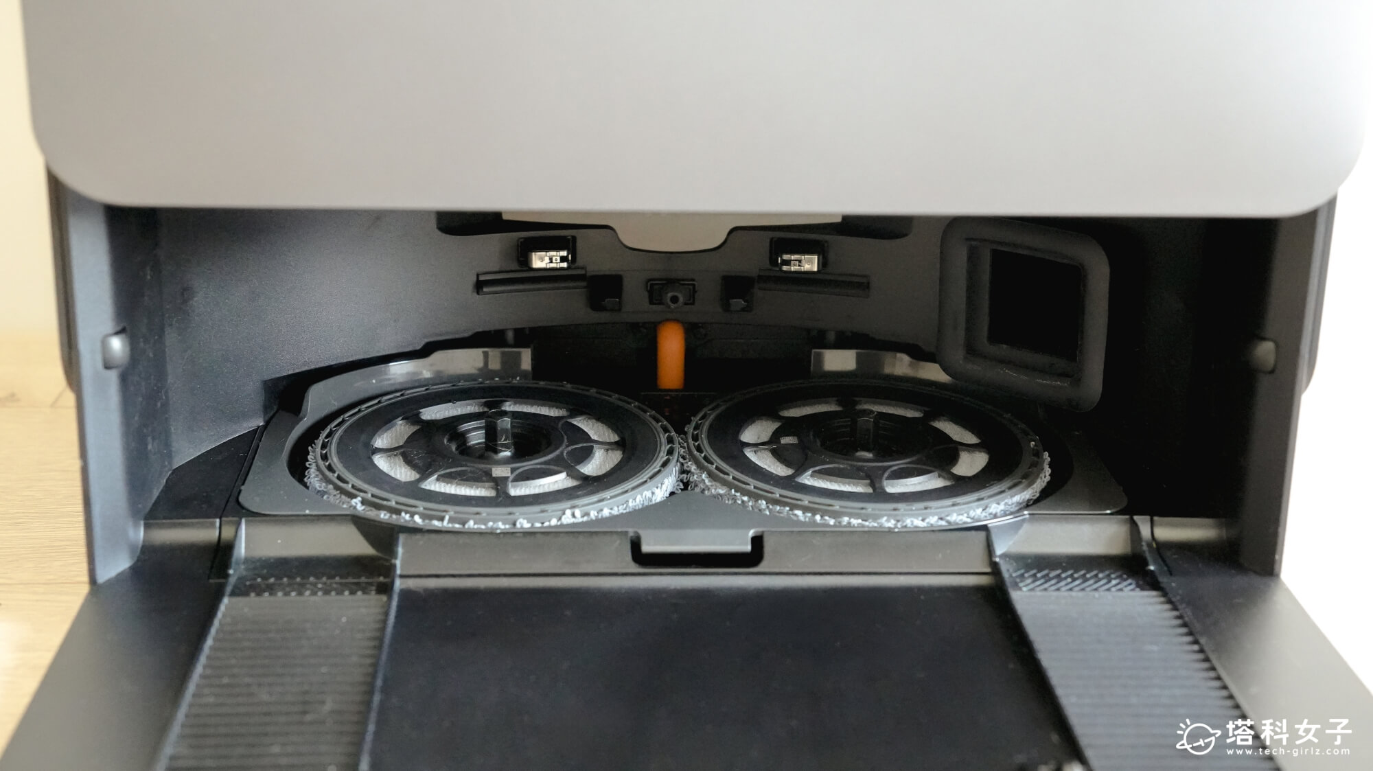 石頭 Saros 20 掃拖機器人:拆卸拖布