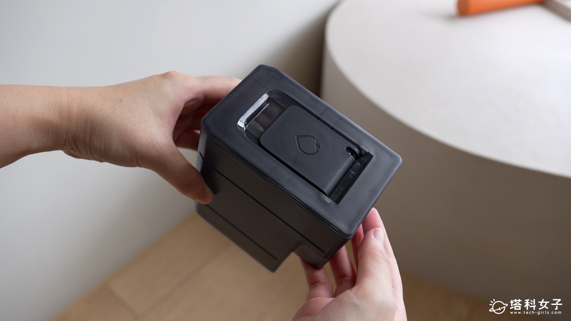 石頭 Saros 20 掃拖機器人:清潔劑盒