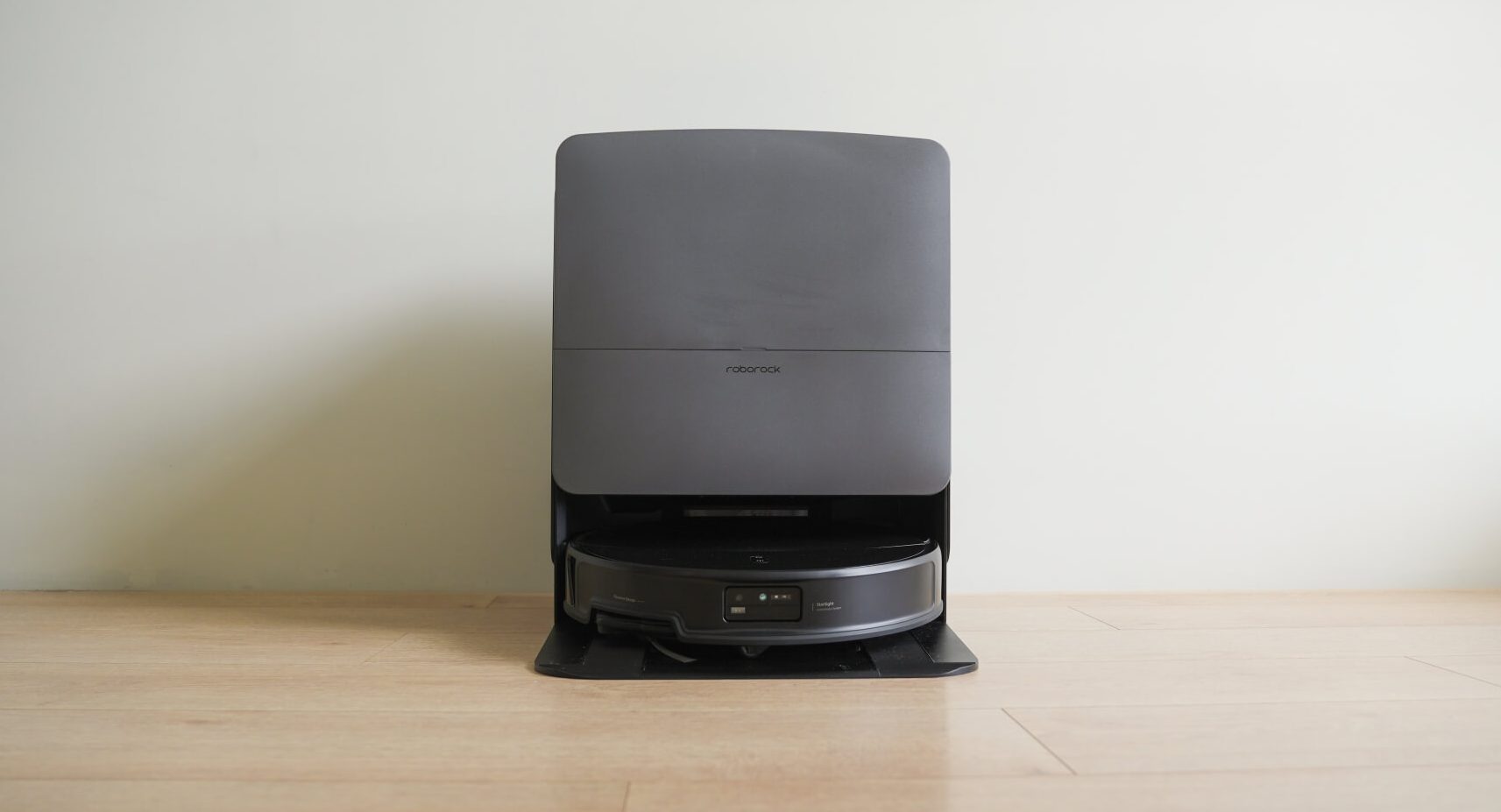 石頭 Saros 20 掃拖機器人:RockDock® 全能高溫自清潔基座