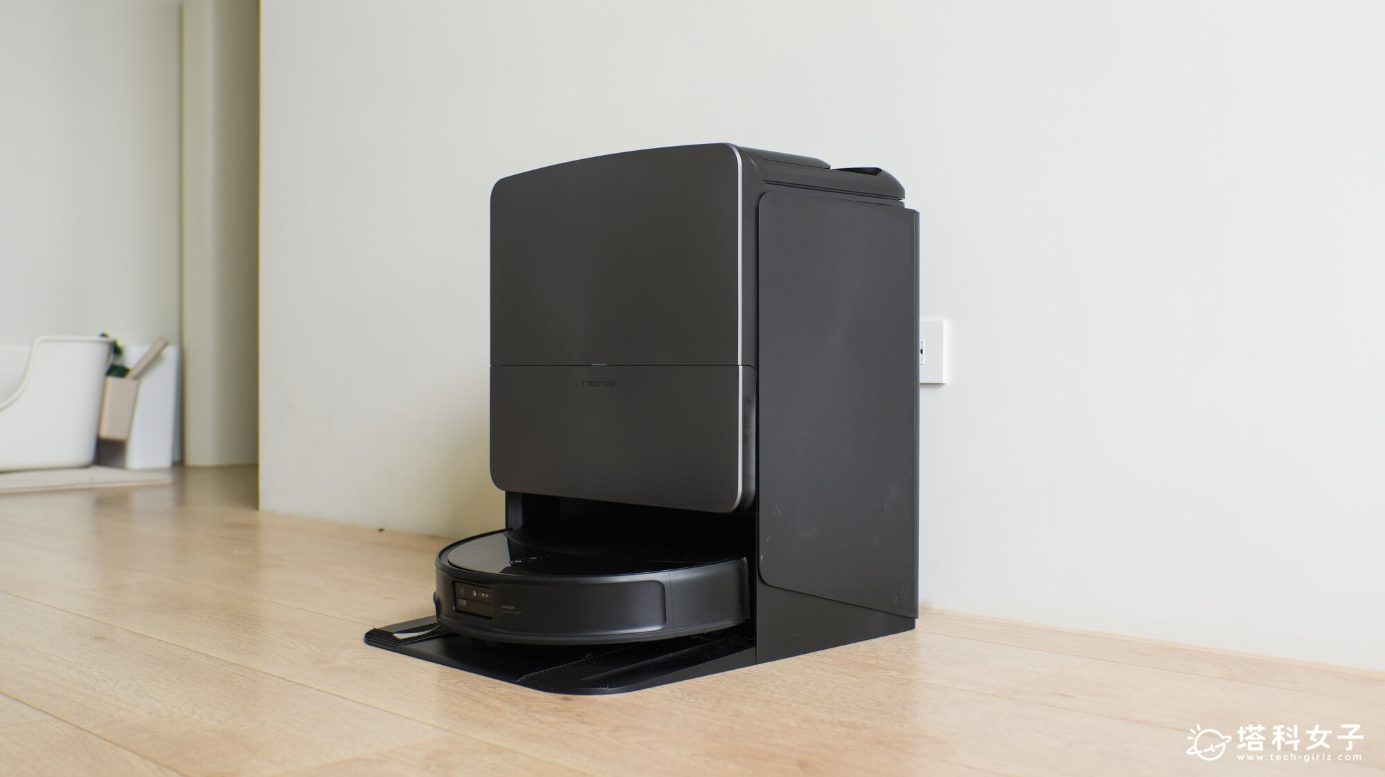 石頭 Roborock Saros 20 跨越奇兵掃拖機器人開箱:霧黑