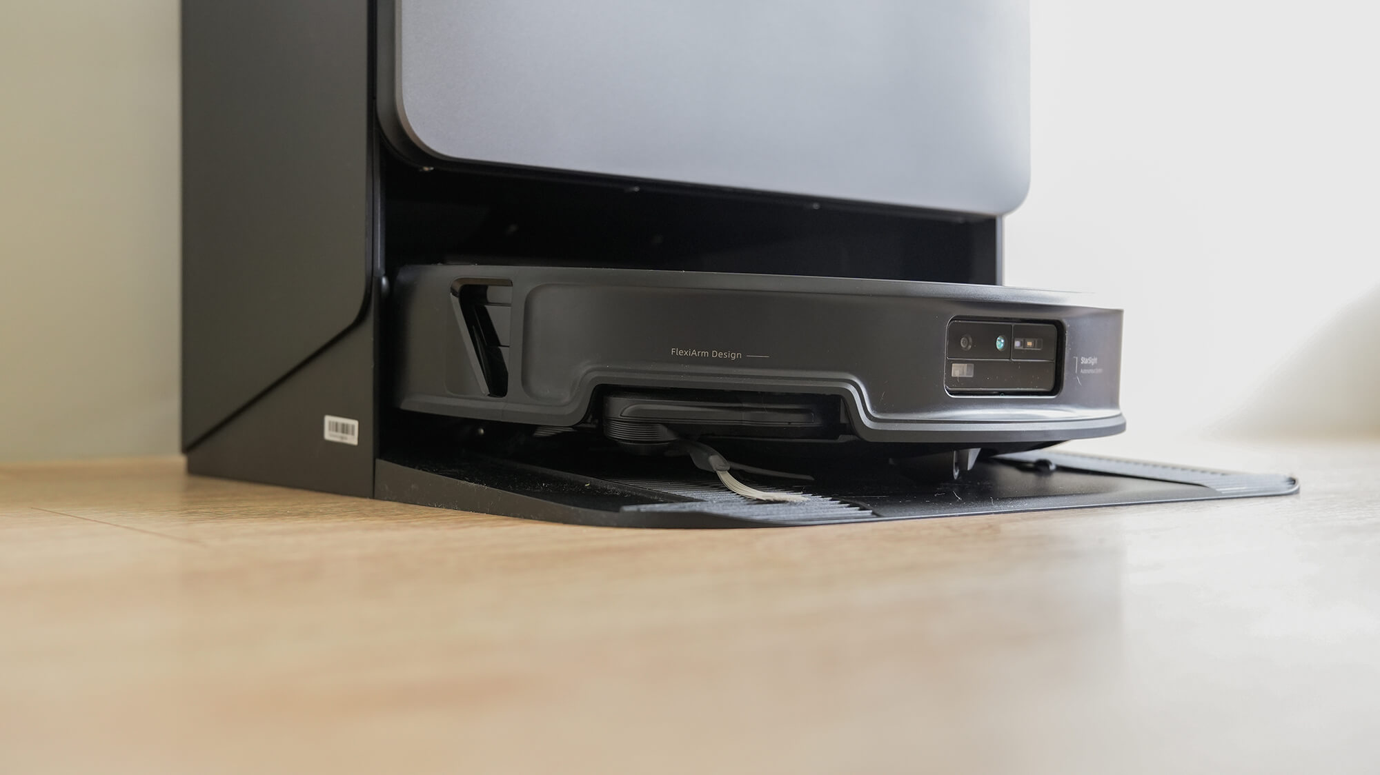 石頭 Saros 20 掃拖機器人:100°C 熱水自清潔基座