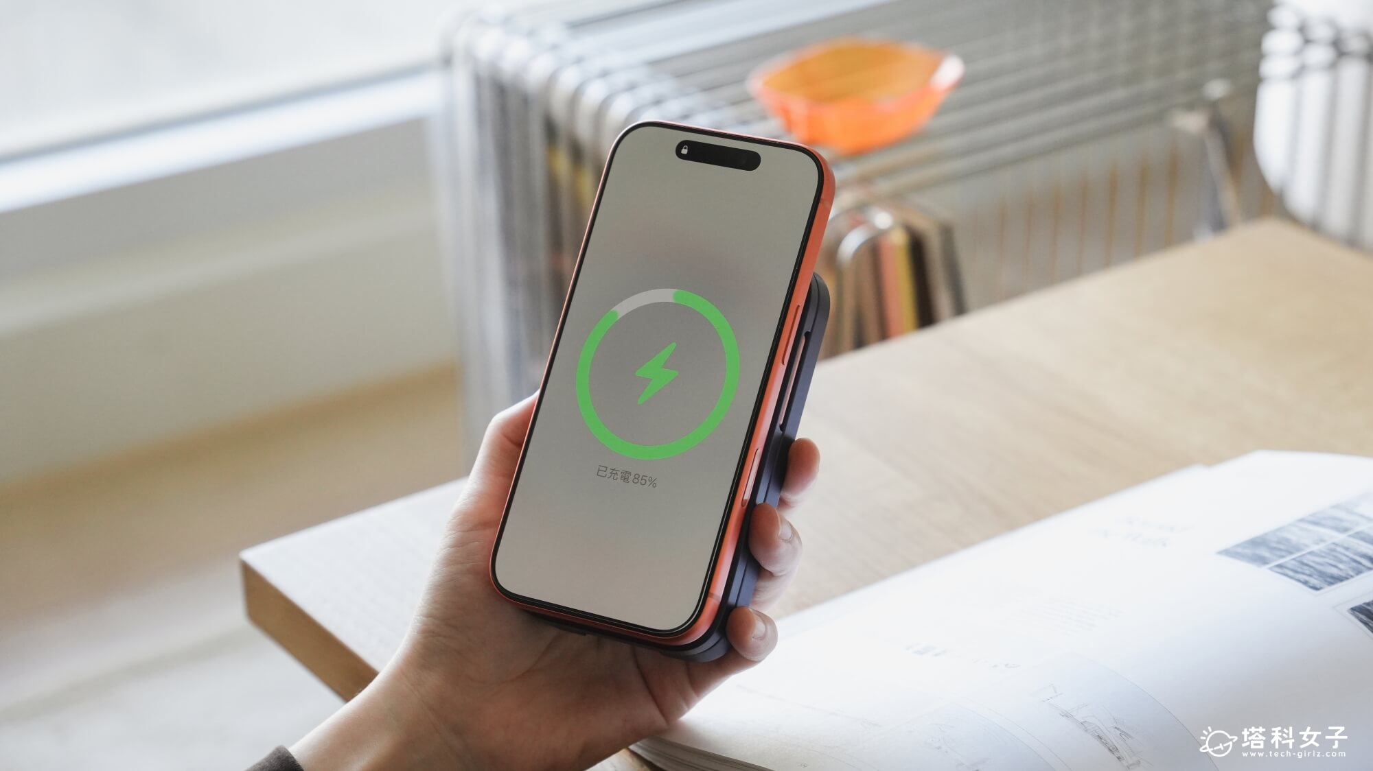 Choetech B750 Qi2 磁吸支架三合一行動電源:Qi2 認證 15W 快充