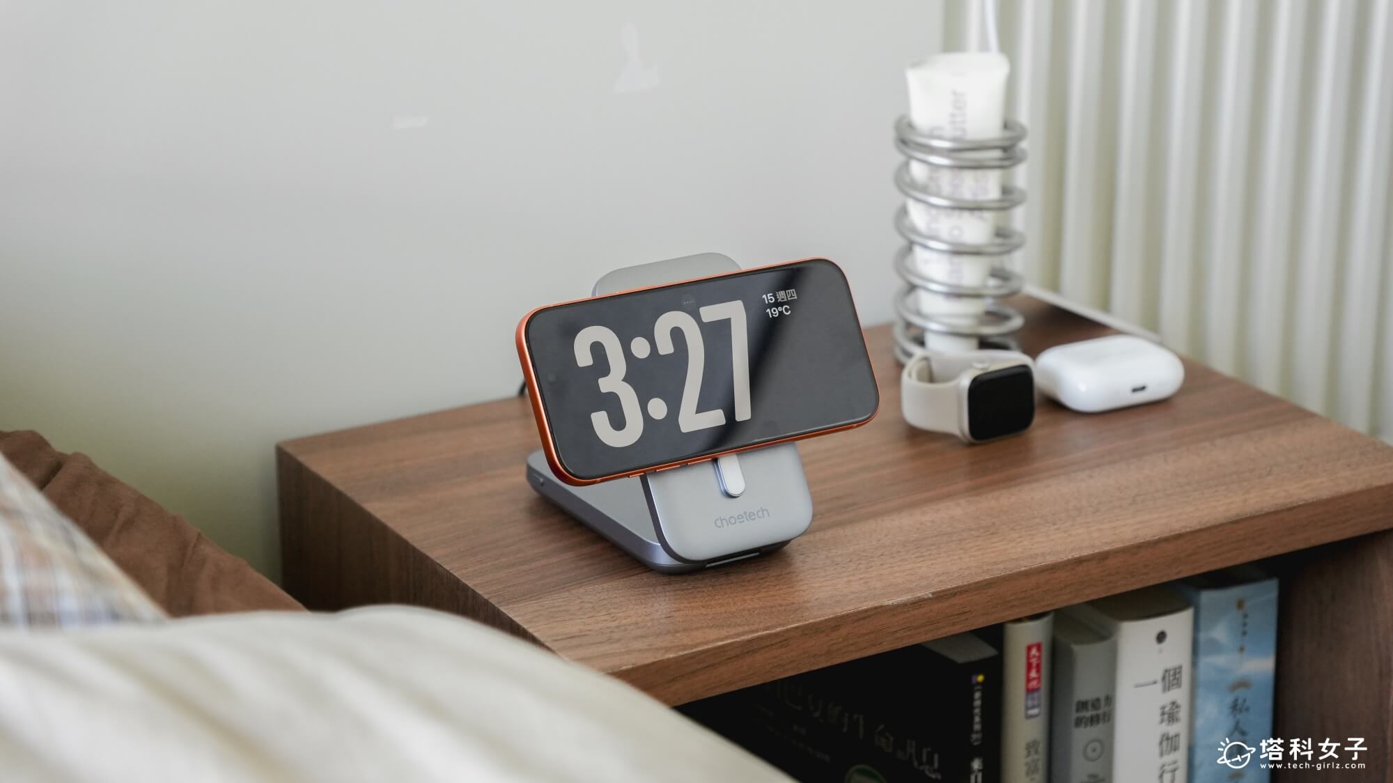 Choetech B750 Qi2 磁吸支架三合一行動電源:無線充電支架