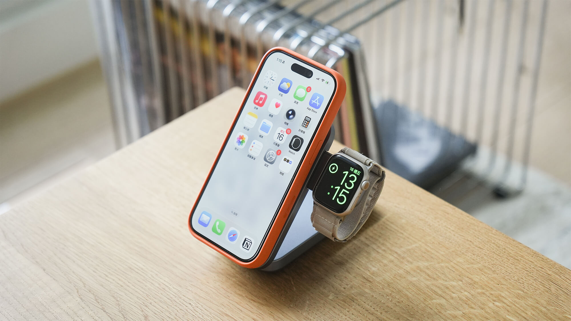 Choetech B750 Qi2 磁吸支架三合一行動電源:iPhone + Apple Watch