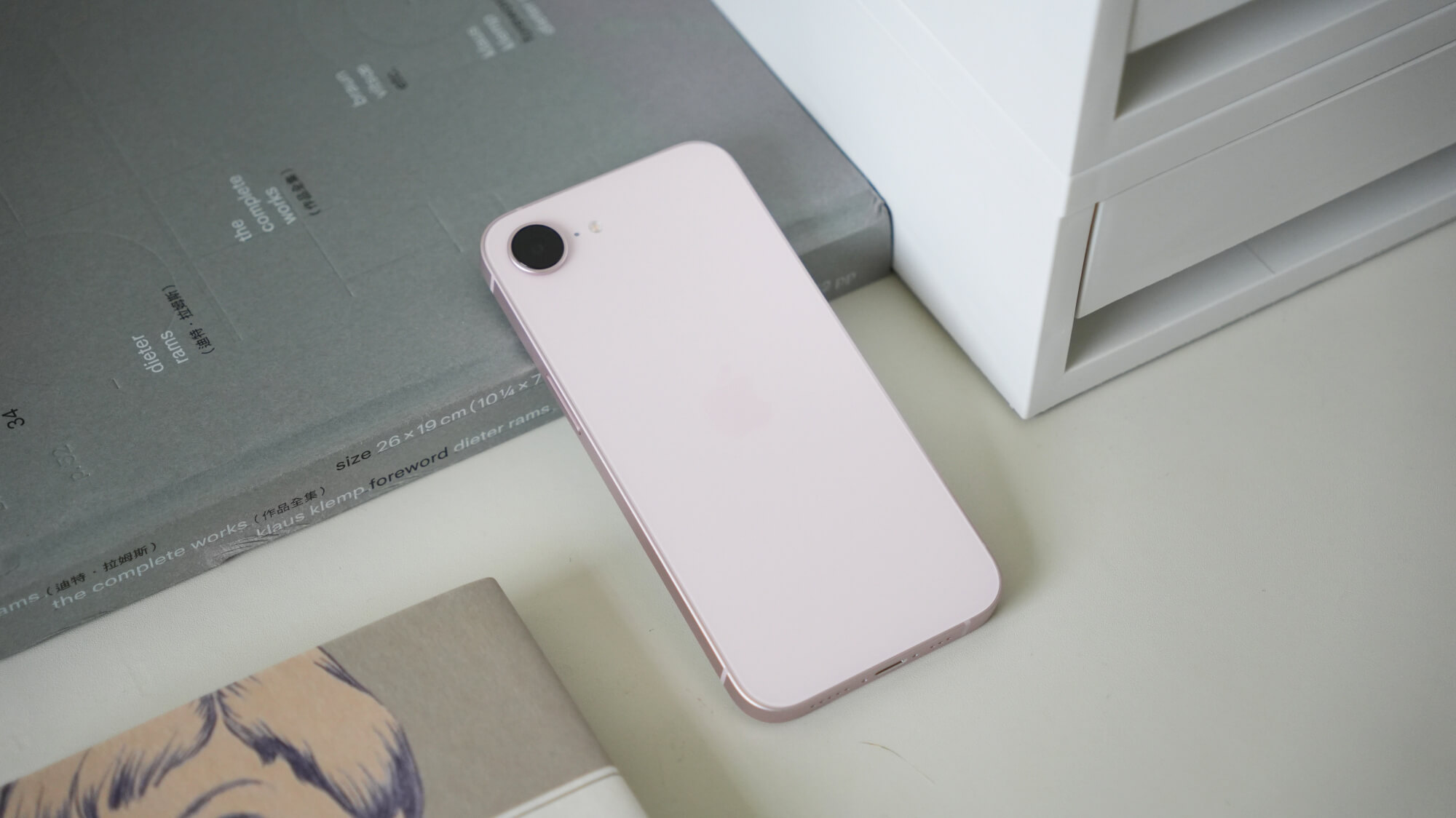 iPhone 17e 開箱評測：不是改最多的一代，卻是更完整的入門款 iPhone！ - Apple Intelligence, iOS 26, iPhone 17e - 塔科女子