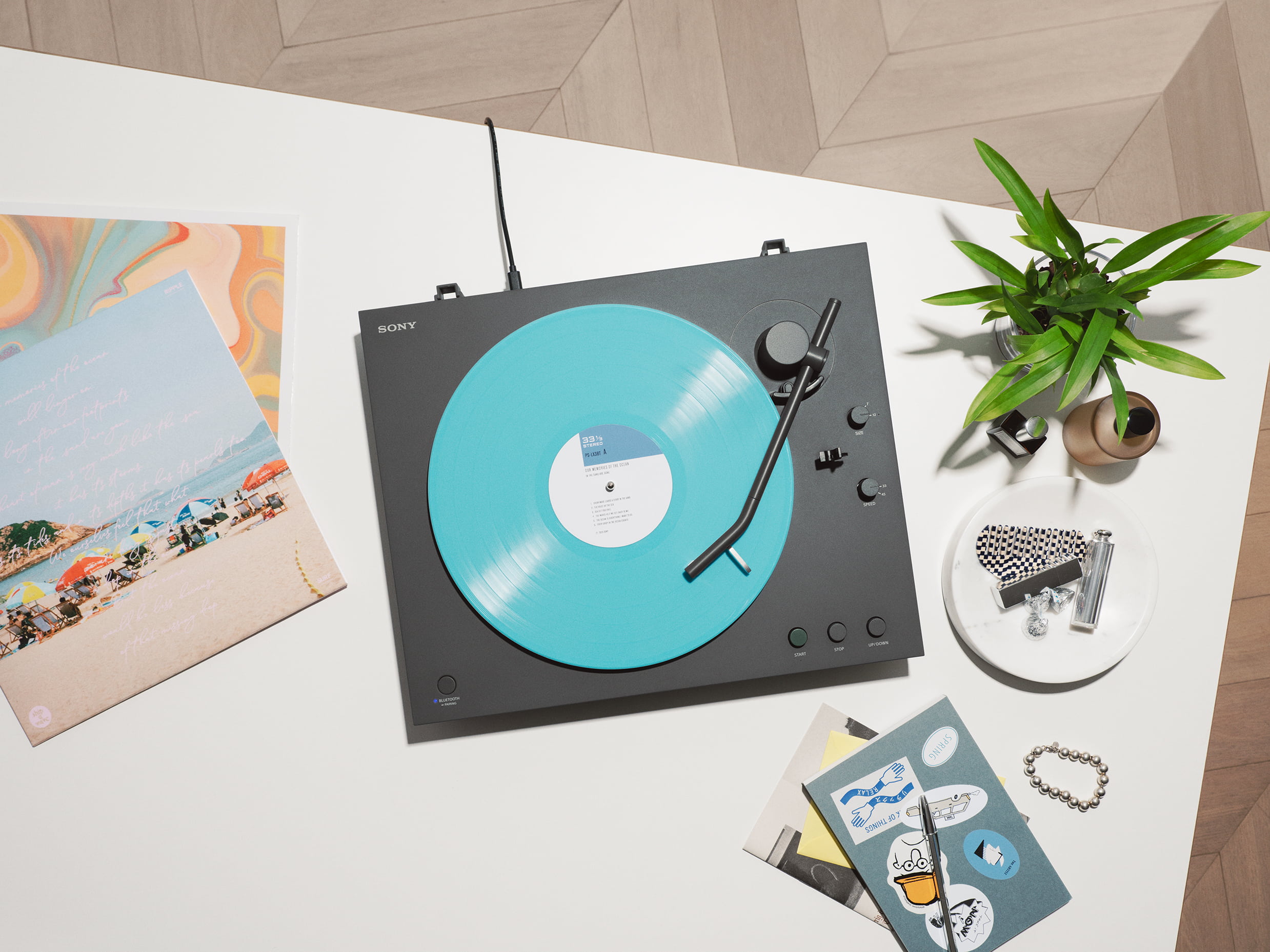 Sony 推出全新 PS-LX3BT 藍牙黑膠唱盤讓初試黑膠唱片的樂迷都可輕鬆上手。
