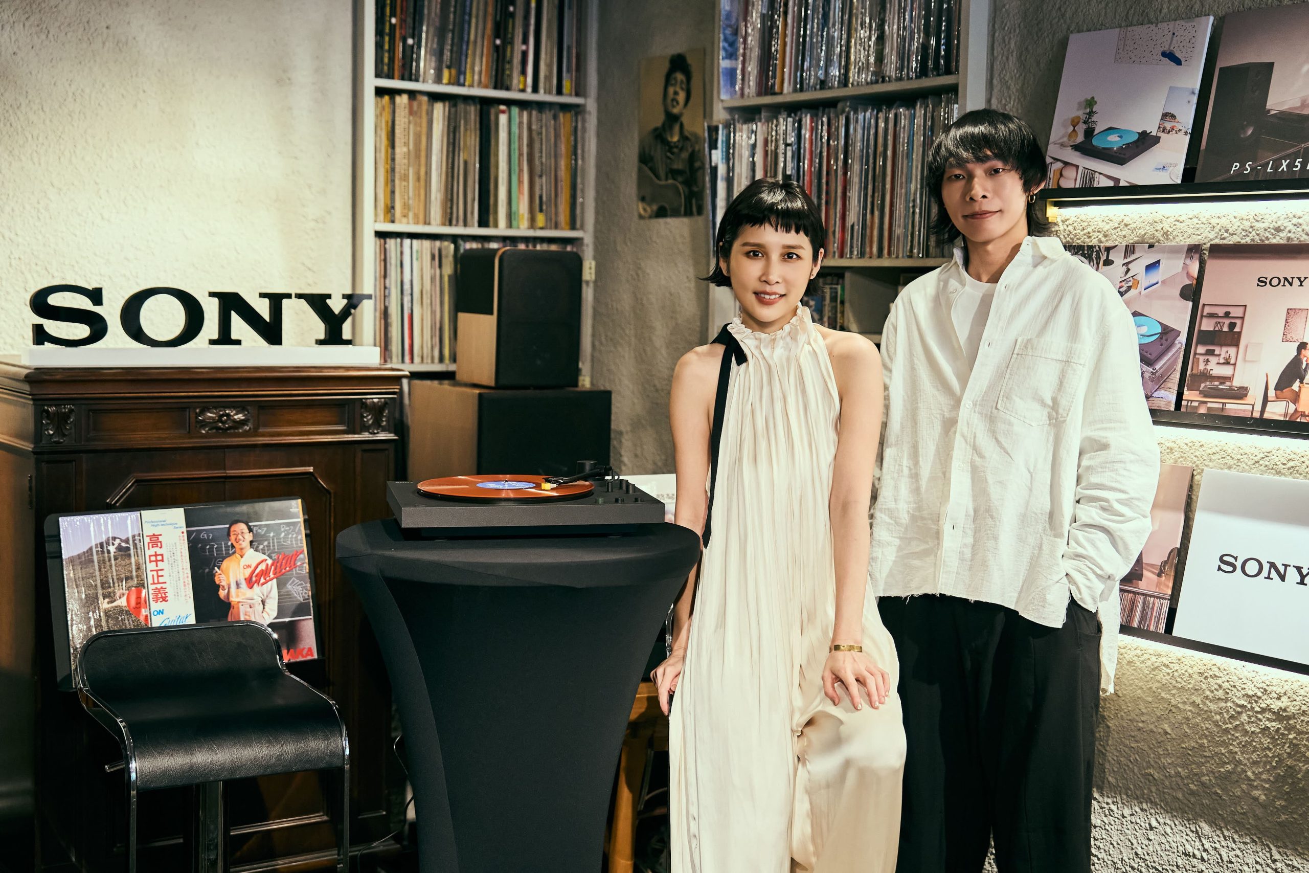 新生代創作歌手葉穎和音樂愛好創作者「英吉戴耳機」共同推薦 Sony PS-LX3BT和PS-LX5BT