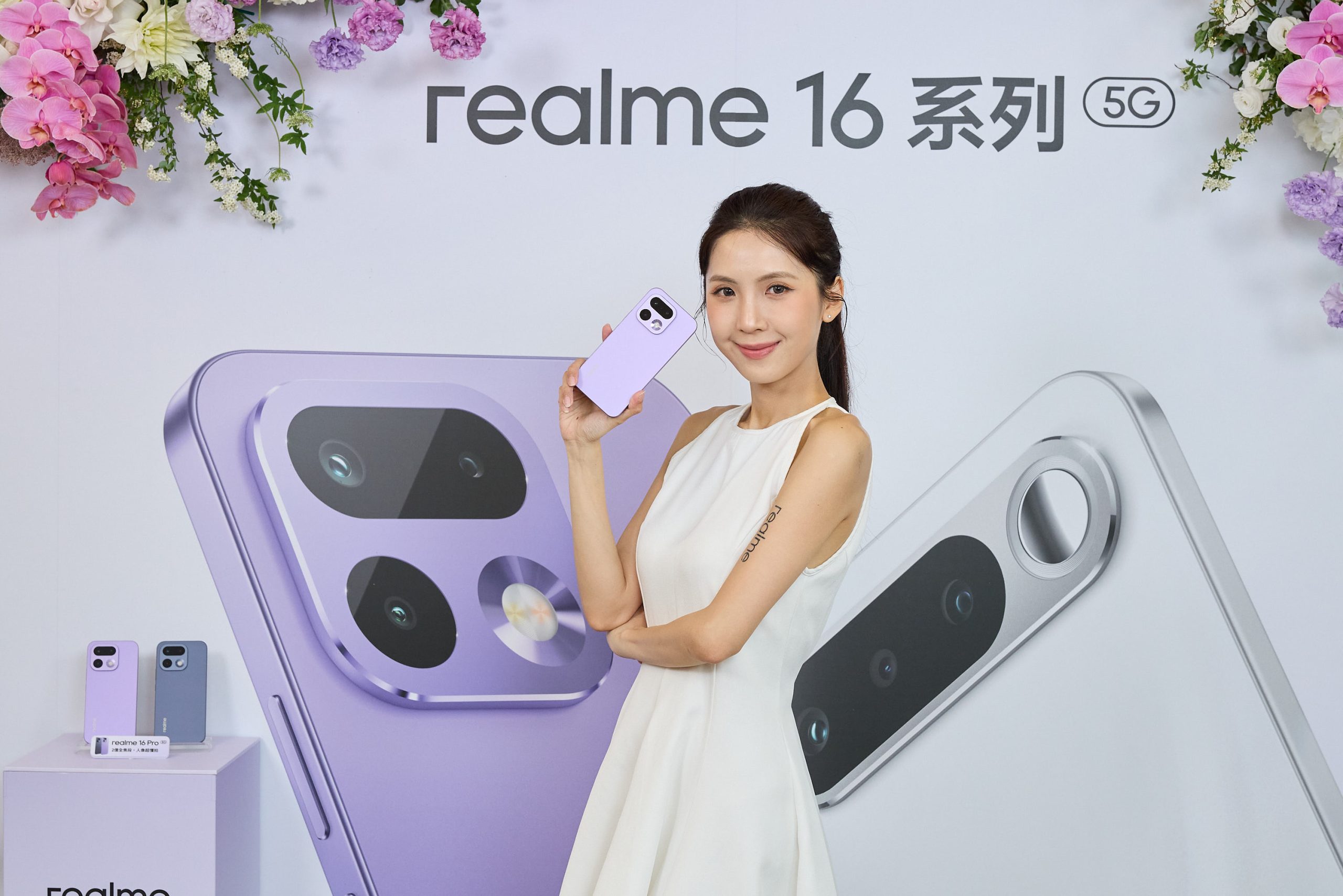 主打 2 億畫素全焦段的人像大師 realme 16 Pro，「純粹紫」搭配 12GB+256GB 容量組合，建議售價為 NT$16,990。