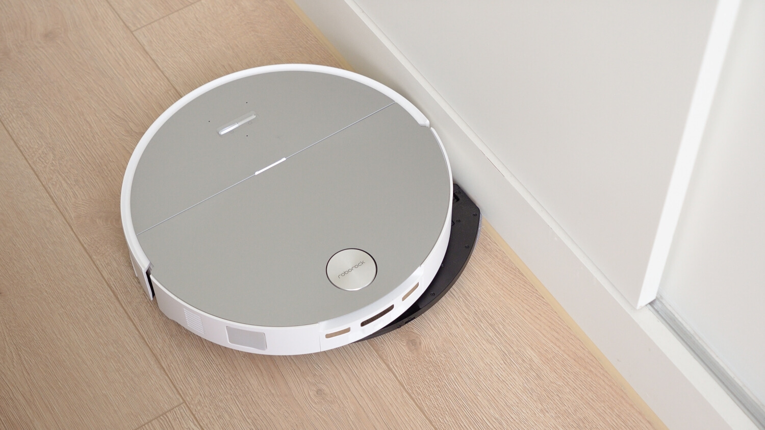 Saros 20 Sonic 聲波騎士開箱：沿邊拖地不留死角