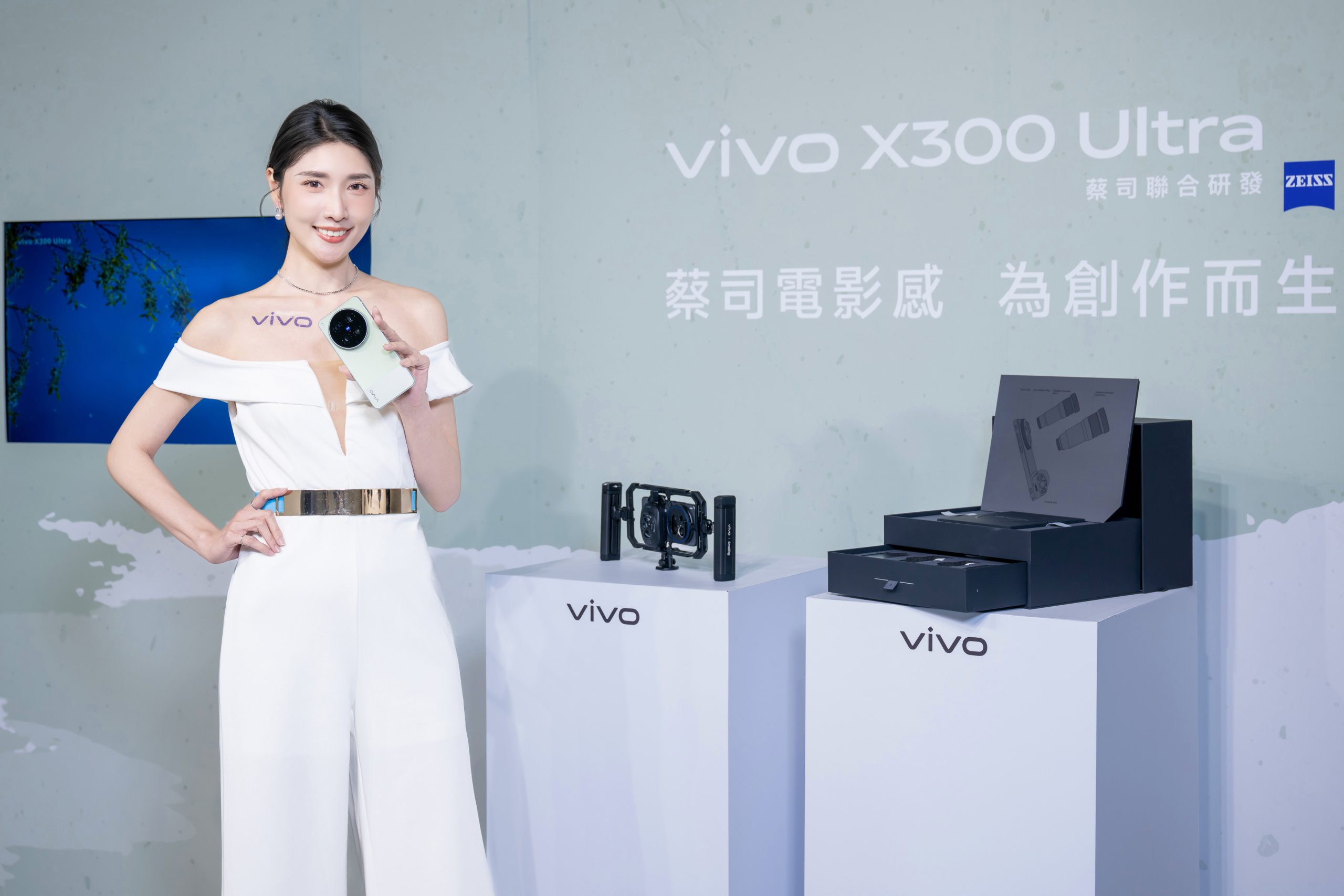  vivo X300 Ultra 跳脫傳統器材對創作的限制，將專業相機融入機身設計，重新定義行動創作的可能。