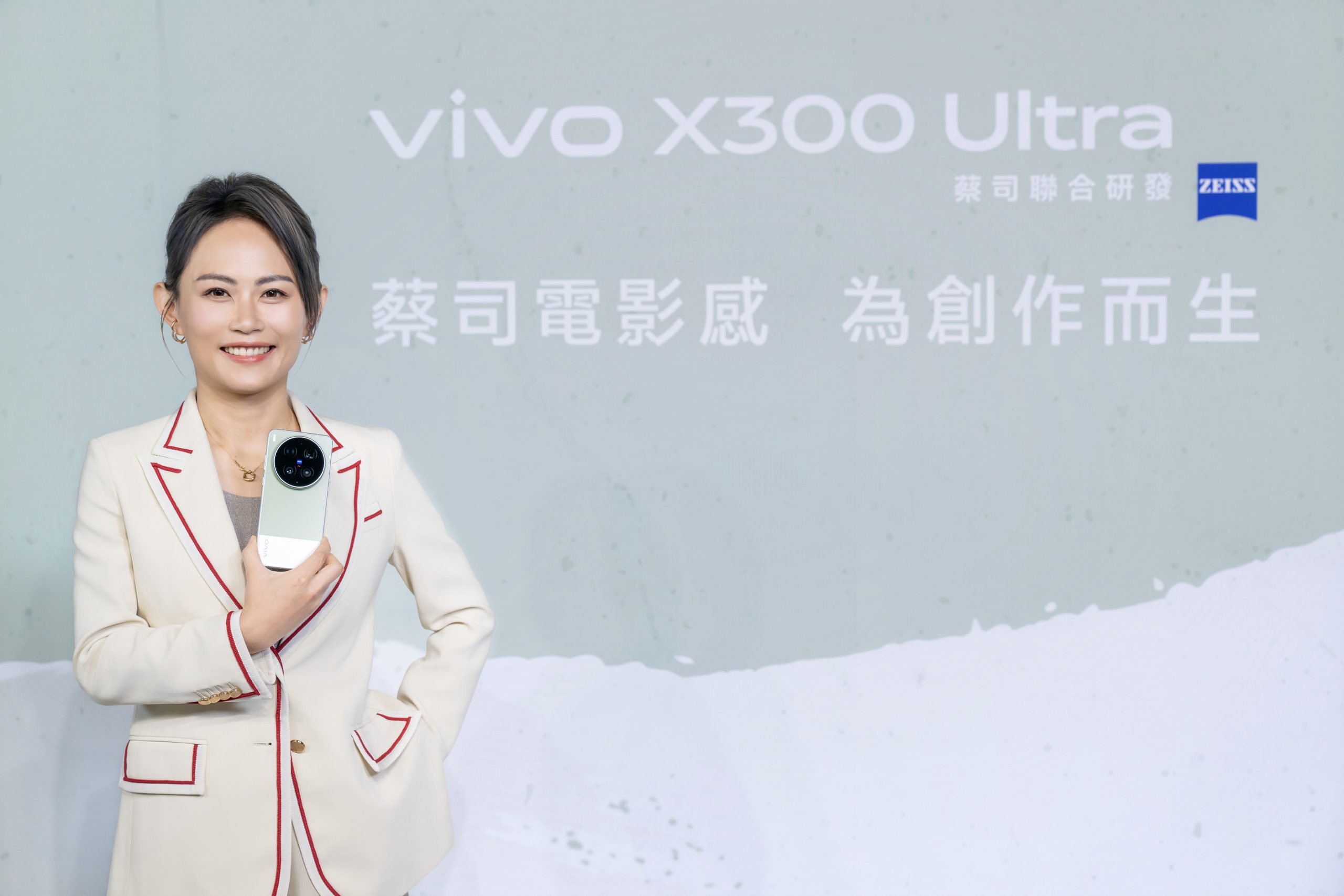  vivo 首度將 Ultra 引進台灣市場，邀請 V 粉親身感受前所未有的創作自由， 於 4 月 16 日起正式開放預購