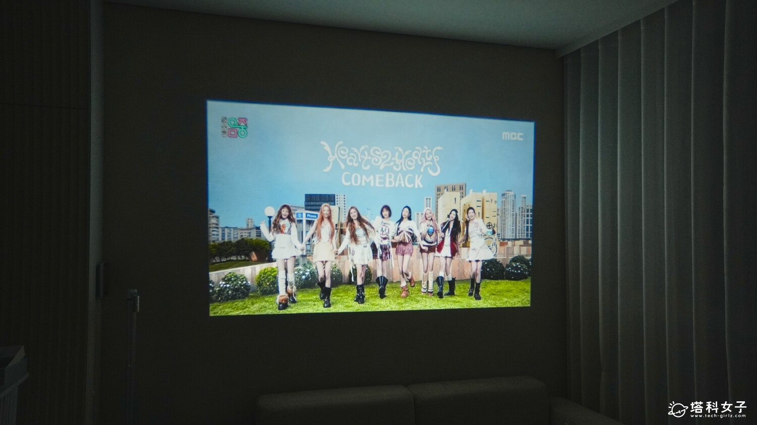 Bongcom BS5 足球君投影機開箱：720P 畫質、450 ANSI 流明