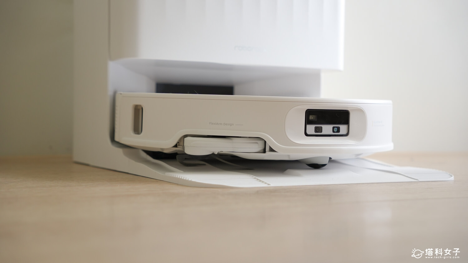 石頭科技 Qrevo Edge 2 掃拖機器人:80度高溫自清潔基座