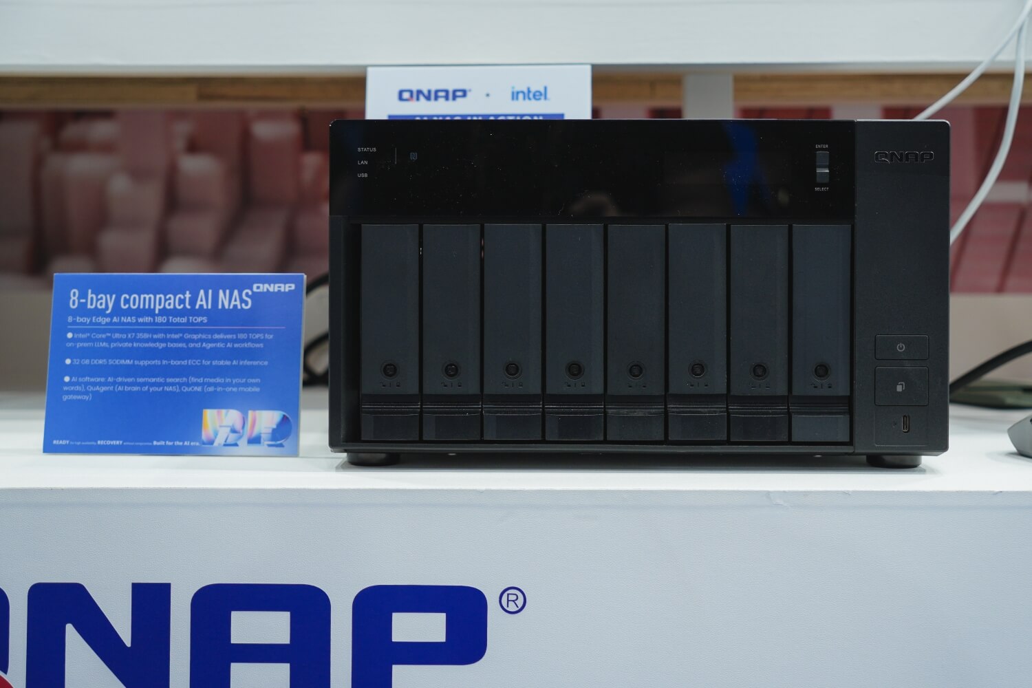 全新 AI NAS : 6-bay 與 8-bay
