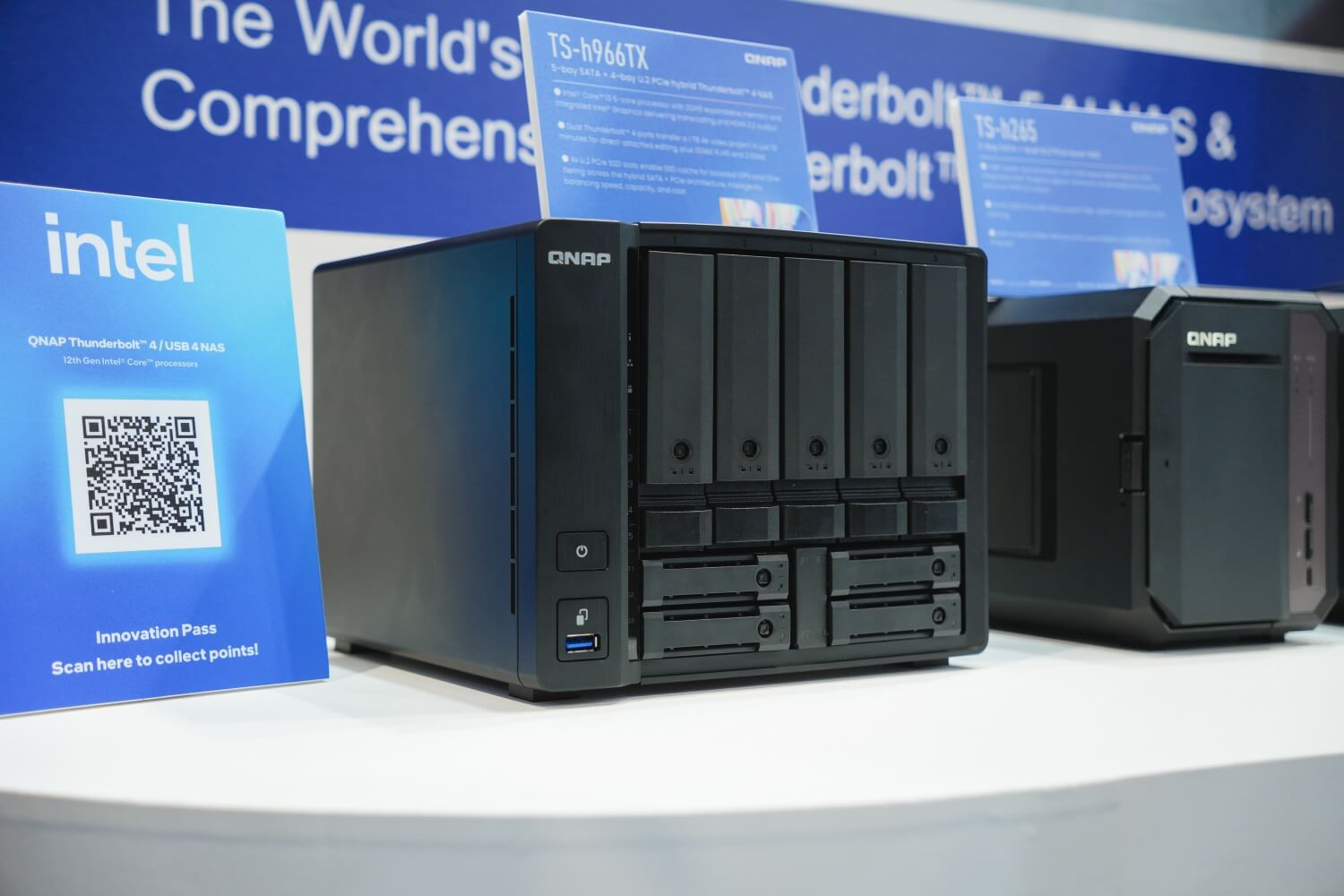 TS-h966TX:9-bay 混合式 Thunderbolt 4 NAS