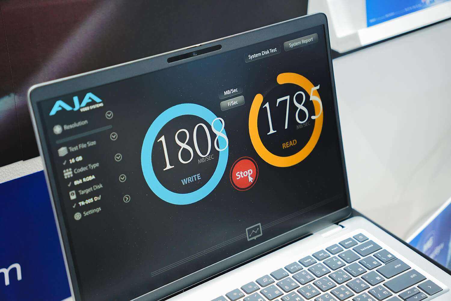 QNAP 提供 USB 4 及 Thunderbolt 轉 10GbE / 25GbE 的高速擴充轉換方案