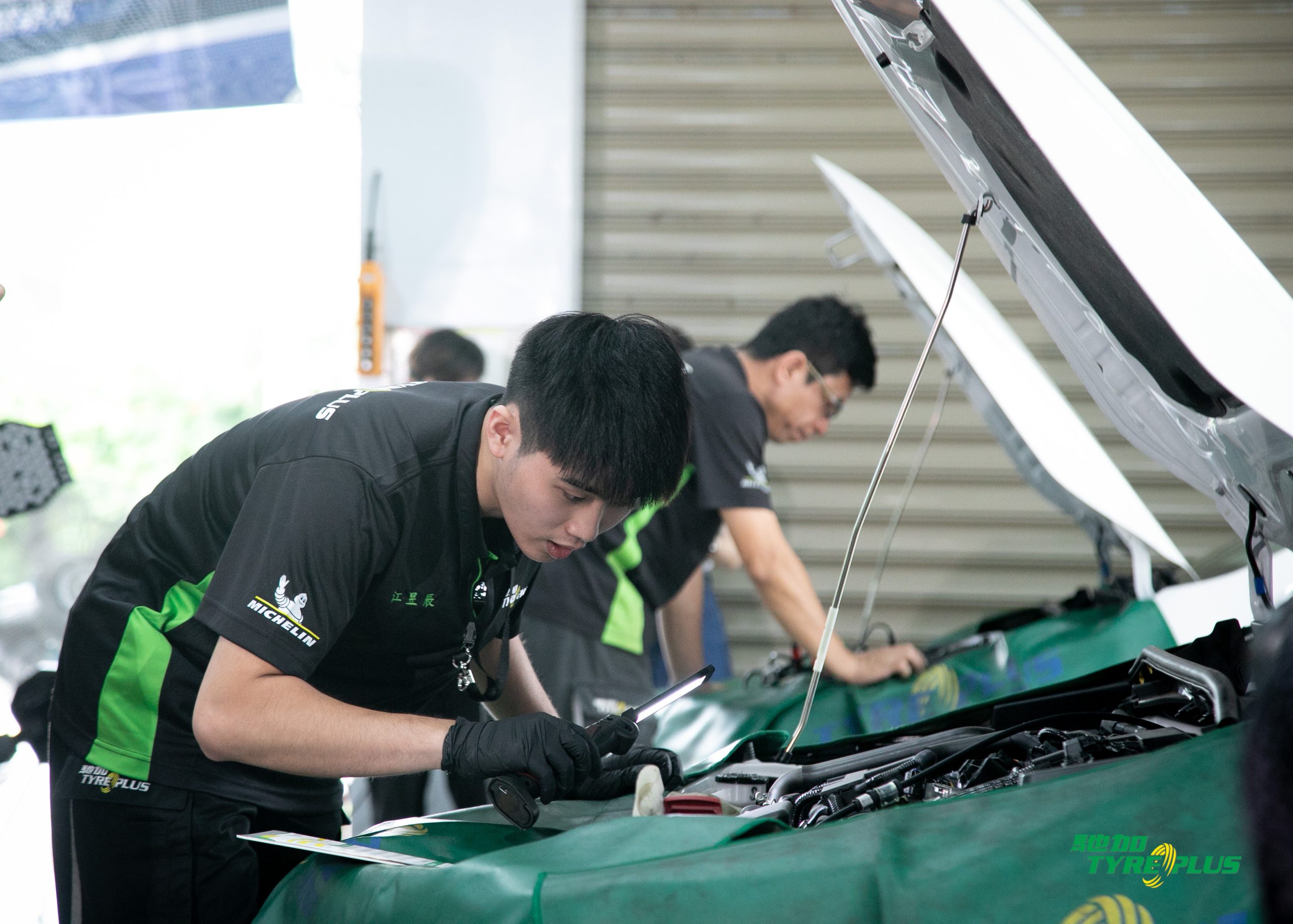 馳加汽車服務中心持續透過內部技師競賽,強化技術與人才培育,今年「藍領英雄」得獎者分別為榮穩小港店林睿業、利馨南港店江昱辰,以及永益店蔡順成。