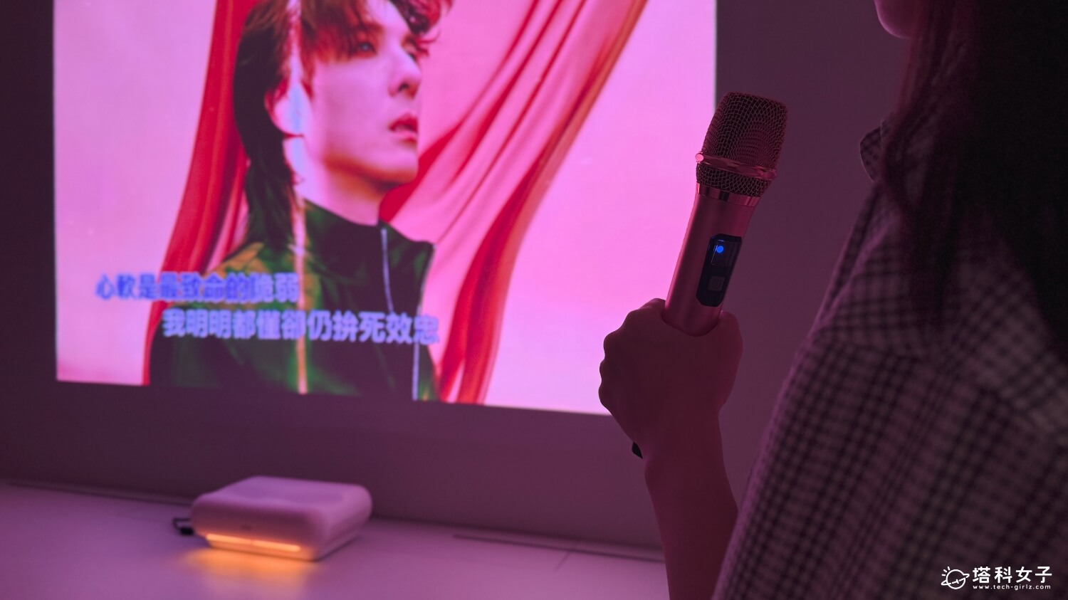 OVO SS2 超短焦投影機:雙麥克風K歌