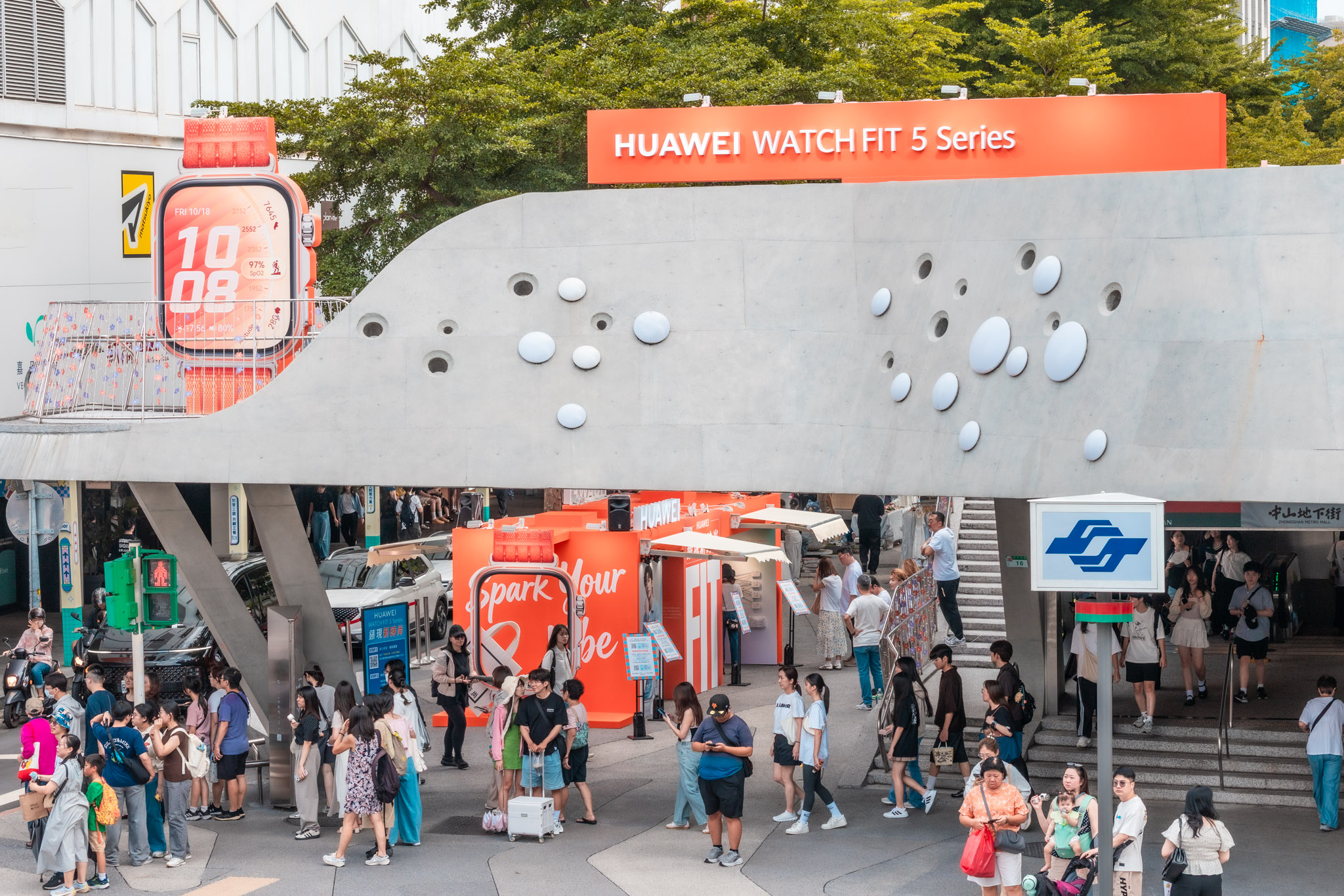 HUAWEI「錶現新時尚體驗展」點亮台北捷運中山站 打造耀眼新地標 - HUAWEI, HUAWEI WATCH FIT 5 Pro, 七款全新錶帶 - 塔科女子