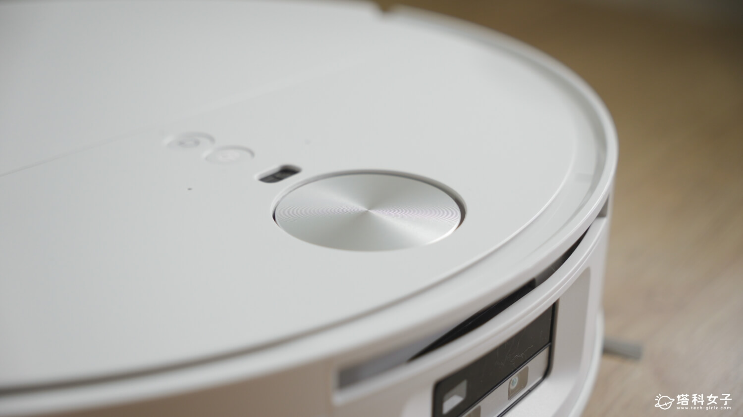 Qrevo Edge 2 Flow 滾筒活水掃拖機器人：RetractSense™ 智慧升降全域 LDS 導航系統