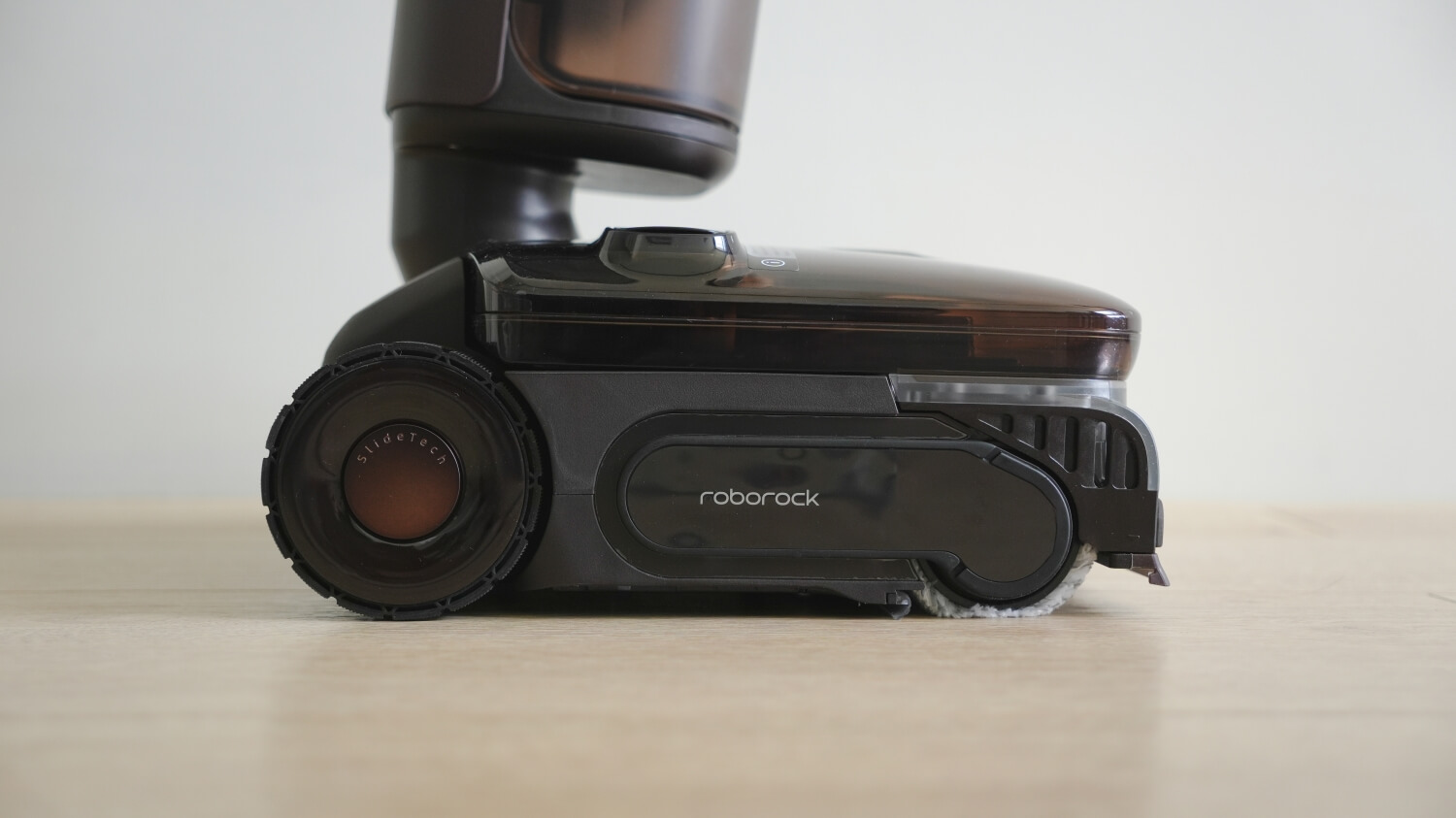 Roborock F25 Ultra Steam Gen 2 :褐色細節