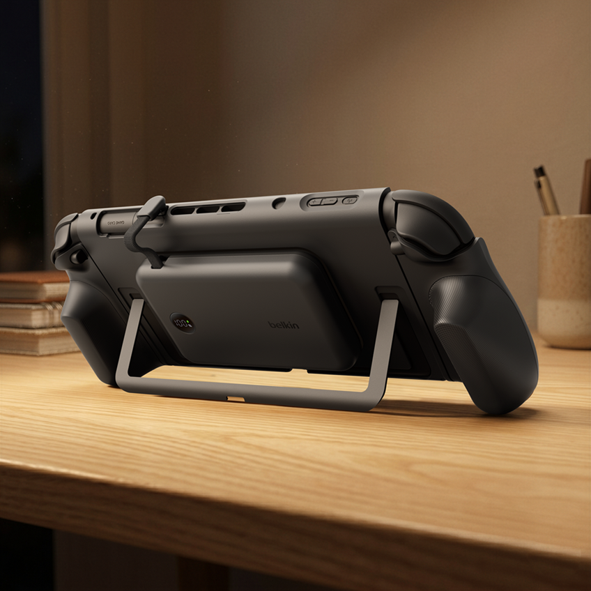 Nintendo Switch 2 磁吸充電手把殼結合人體工學握感與行動供電功能。