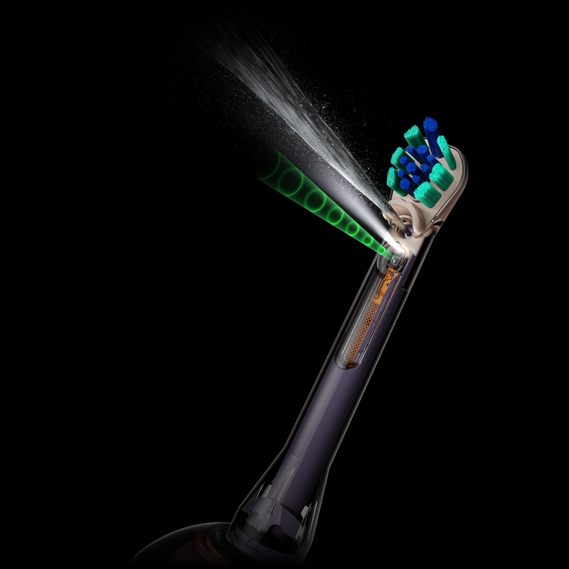 Dyson CameraJet™ 首創搭載 1 mm² 微距鏡頭,結合 Gap Optical Targeting™ 光學齒縫定位技術與 AI 智能演算法,即時辨識並鎖定齒縫位置,最快僅需 0.1 秒即可啟動精準噴射,