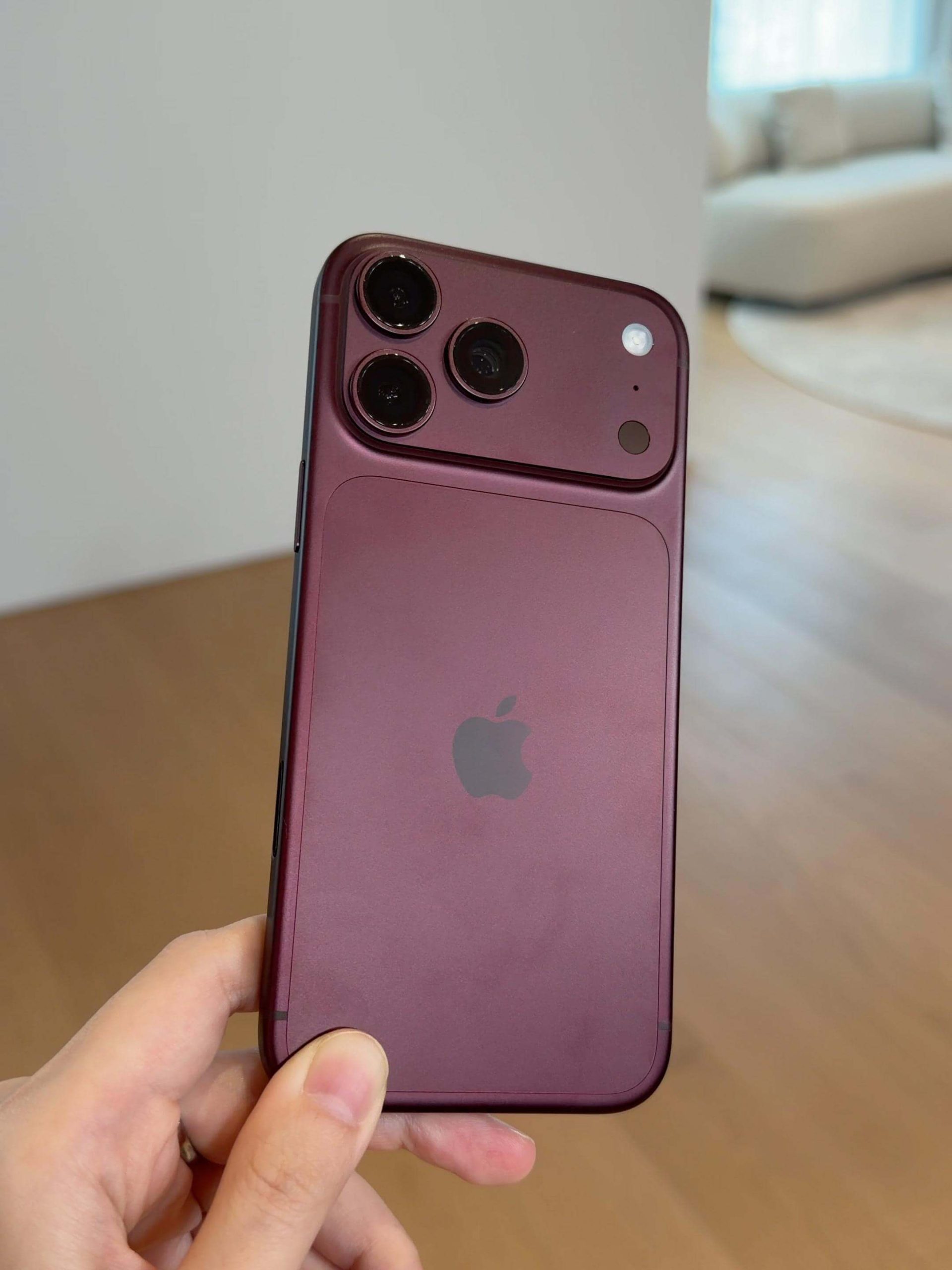 iPhone 18 Pro 勃根地紅實機照片
