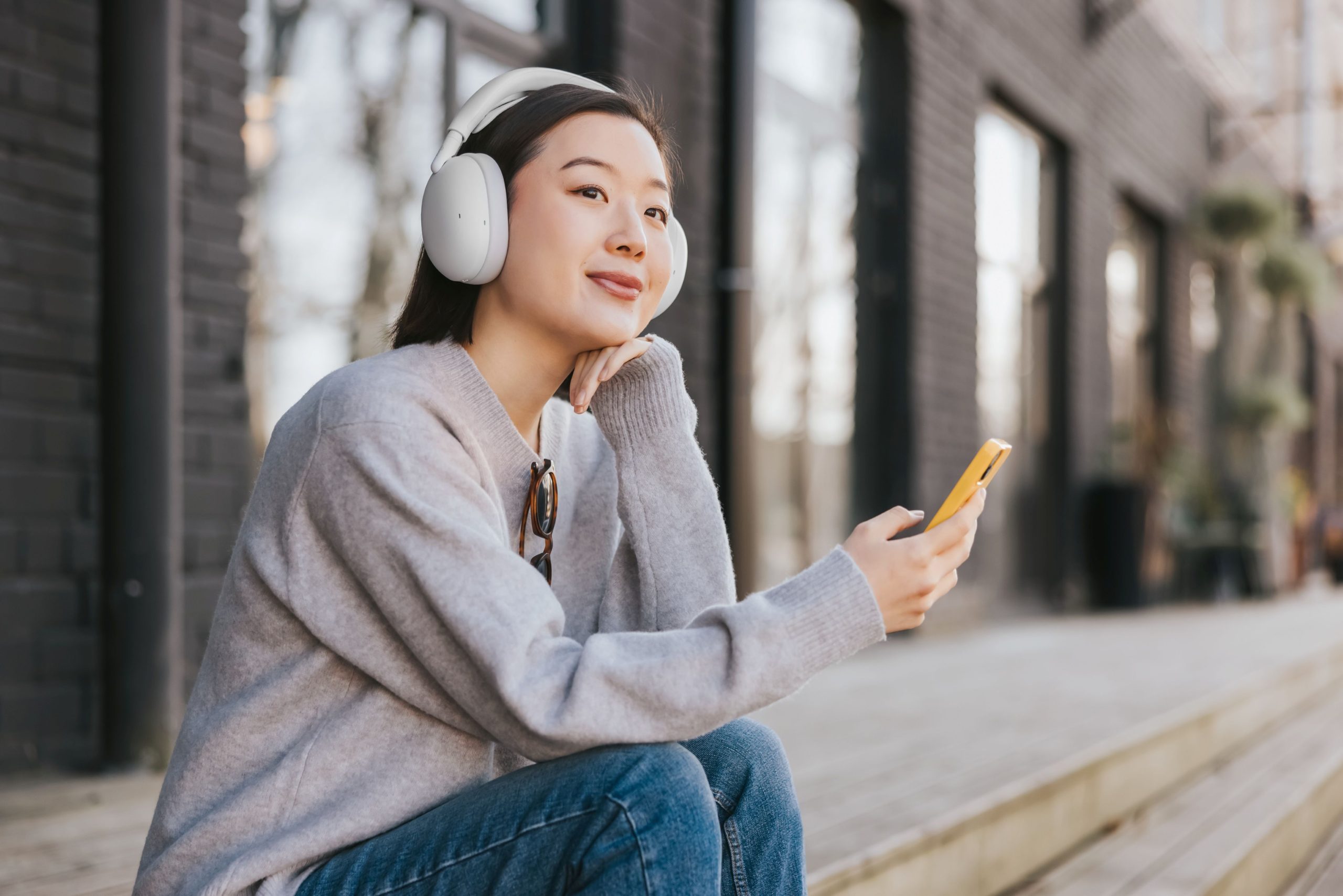 Logitech 搶先曝光全新 Zone Vibe Pro無線耳罩式耳機麥克風